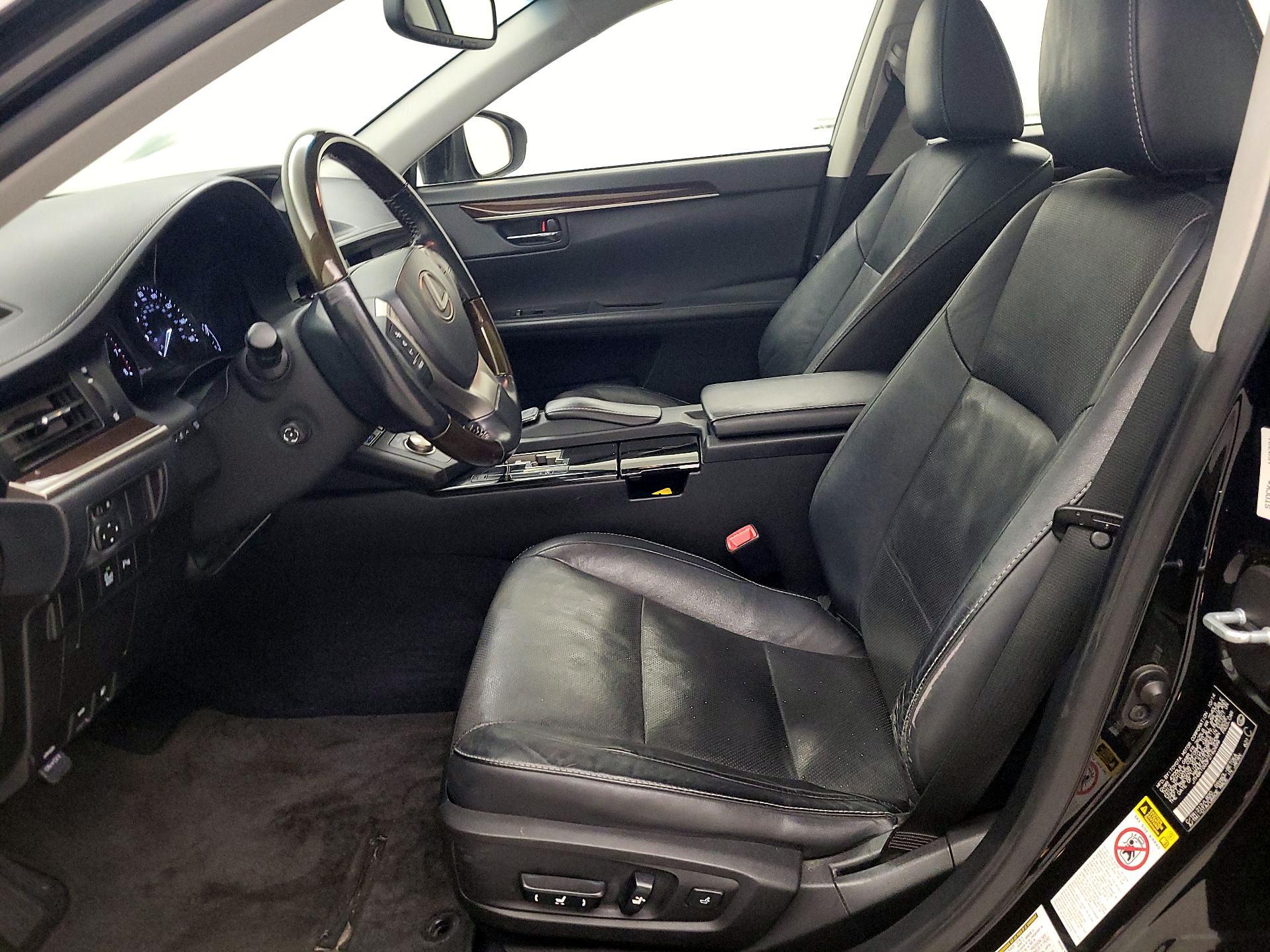 Thumbnail: 2015 Lexus ES - 11