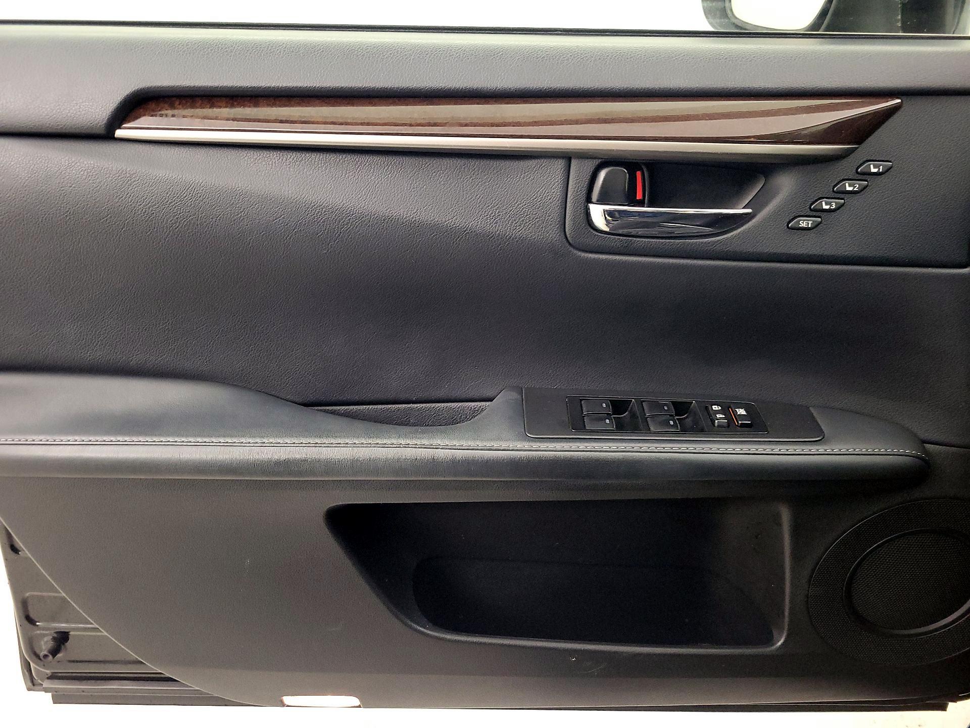 Thumbnail: 2015 Lexus ES - 12