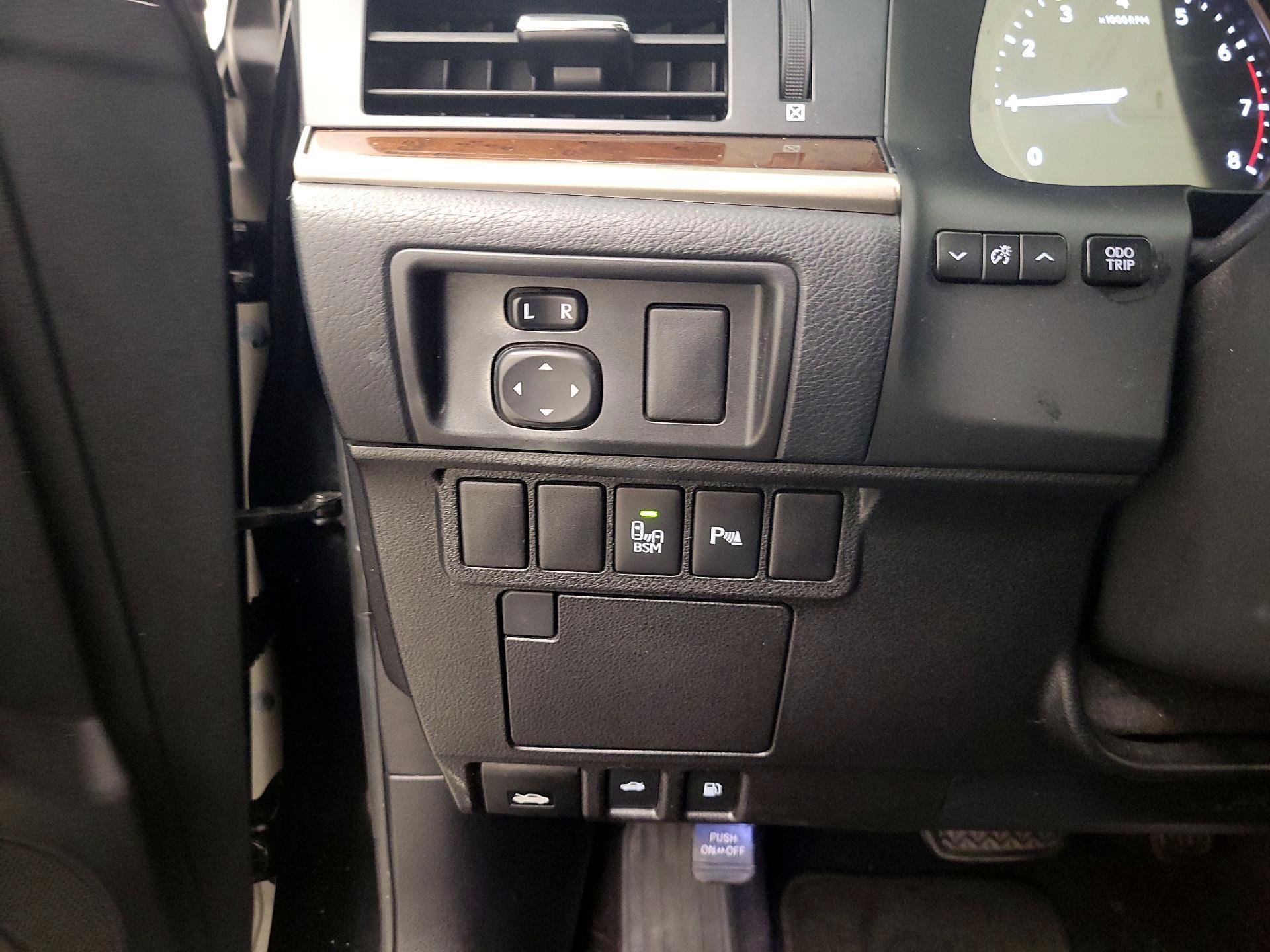 Thumbnail: 2015 Lexus ES - 13