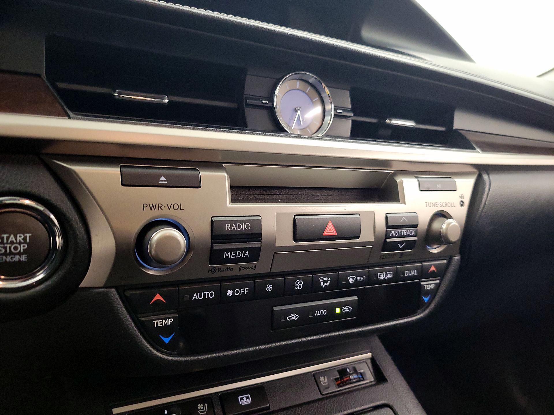 Thumbnail: 2015 Lexus ES - 17