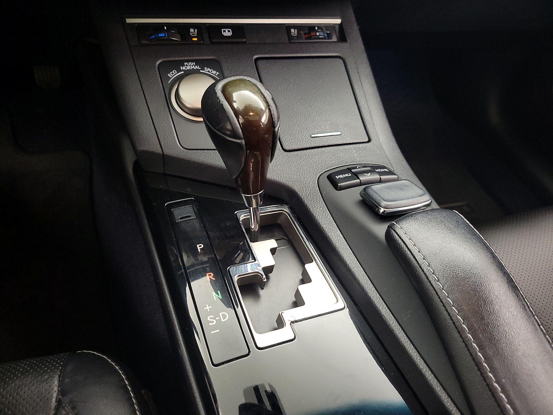 Thumbnail: 2015 Lexus ES - 18