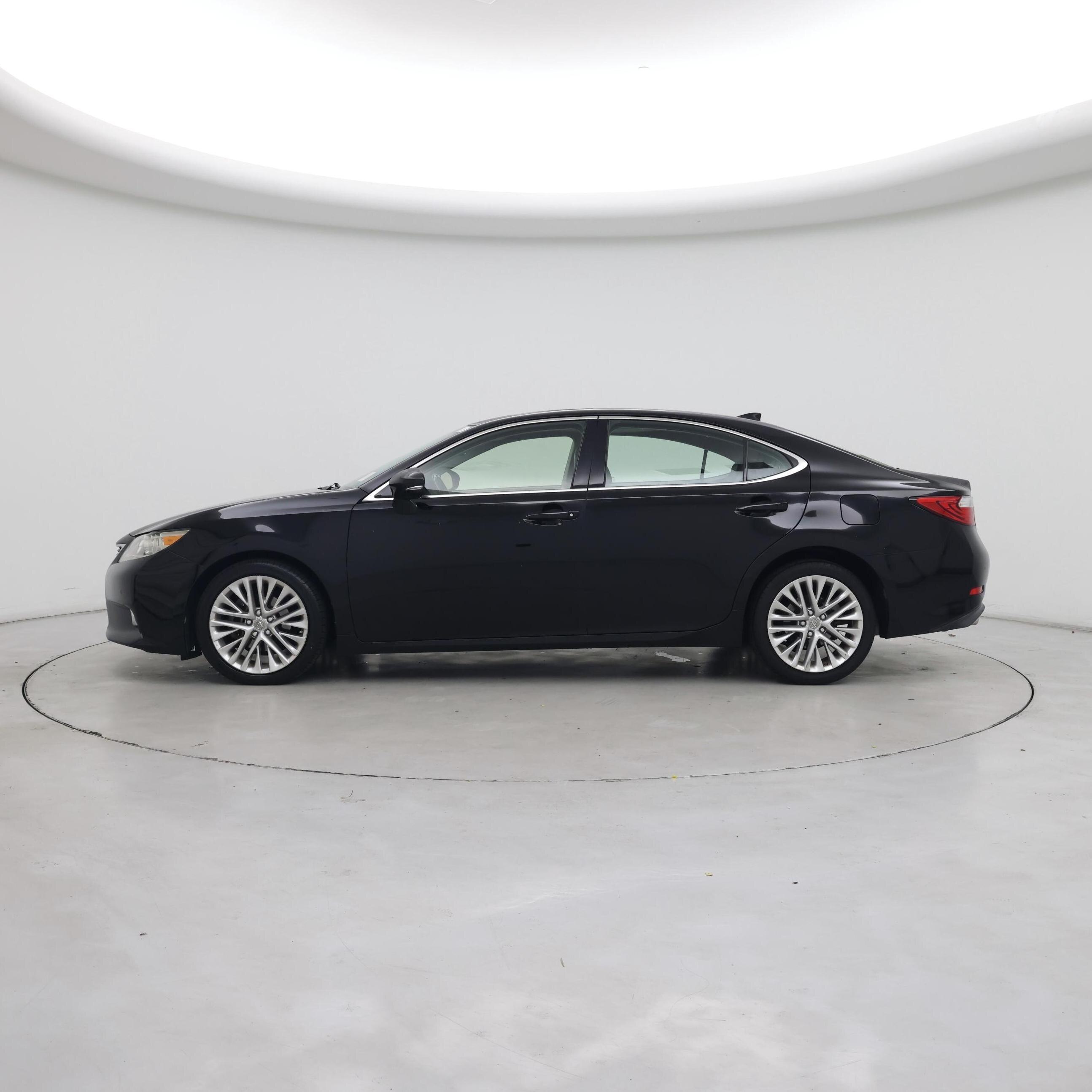 Thumbnail: 2015 Lexus ES - 3
