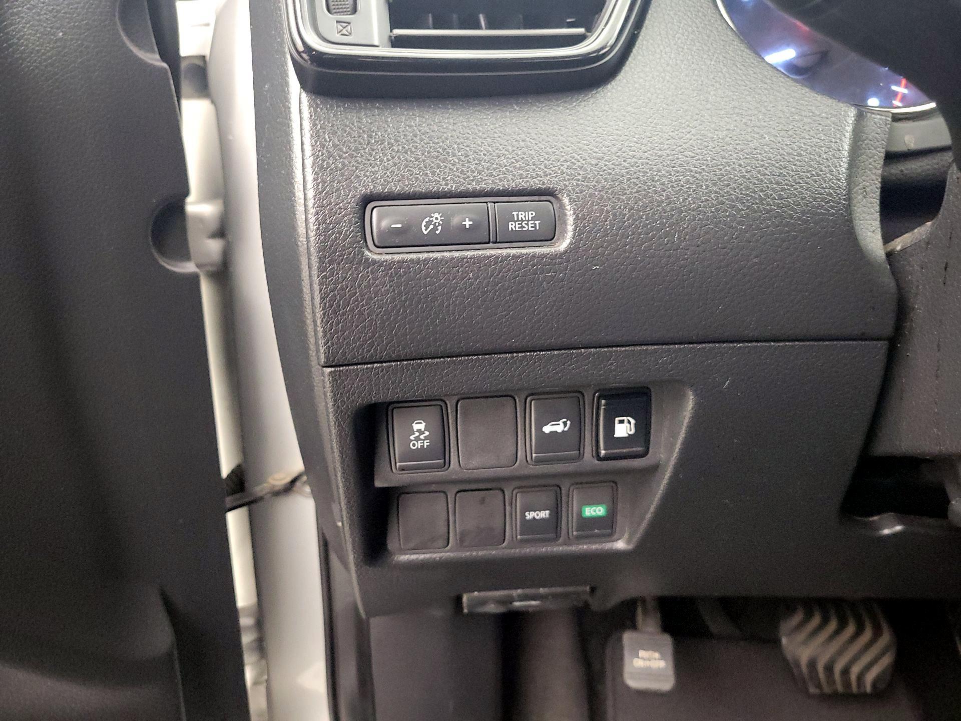 Thumbnail: 2018 Nissan Rogue - 13