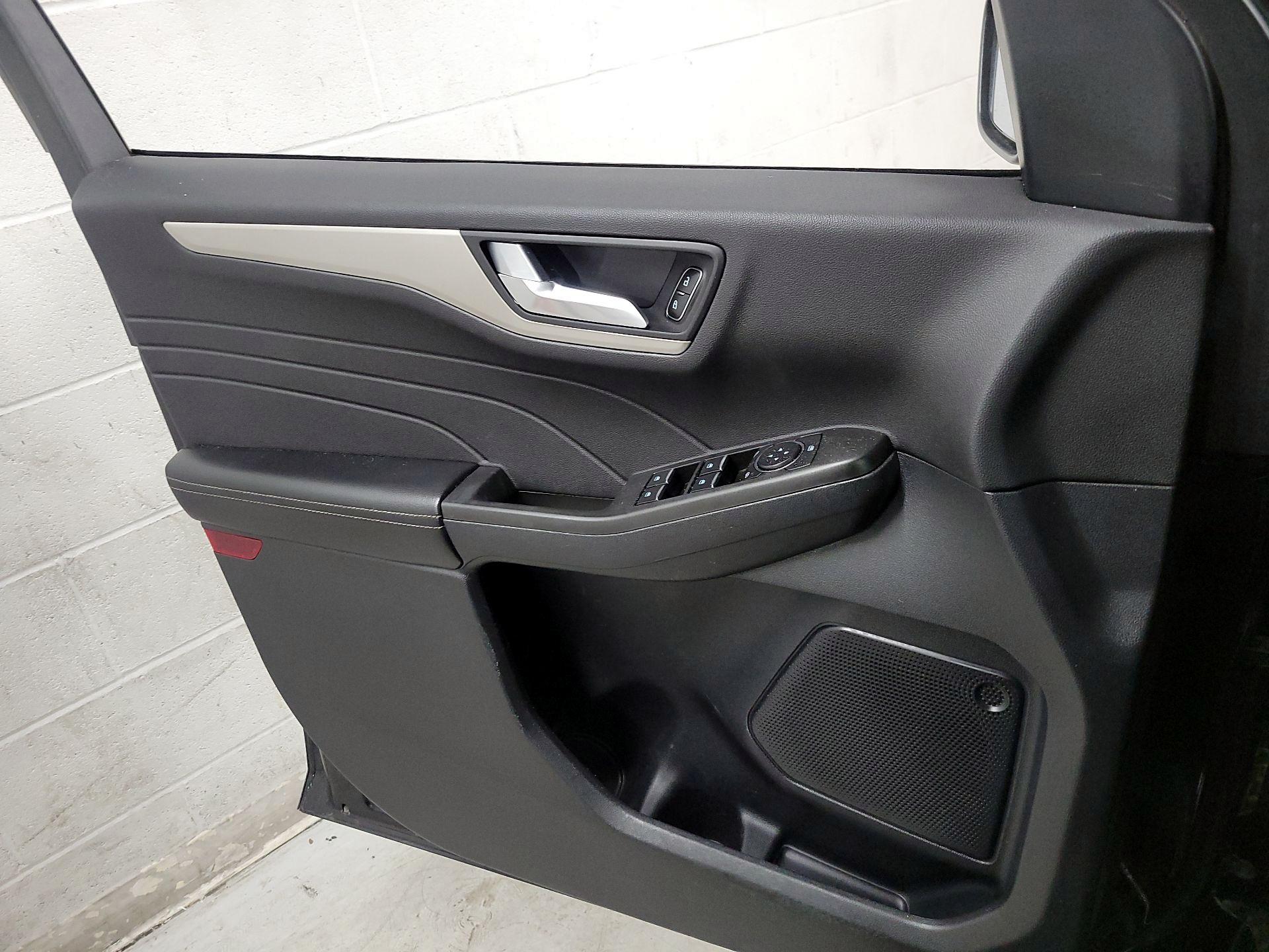 Thumbnail: 2021 Ford Escape - 10