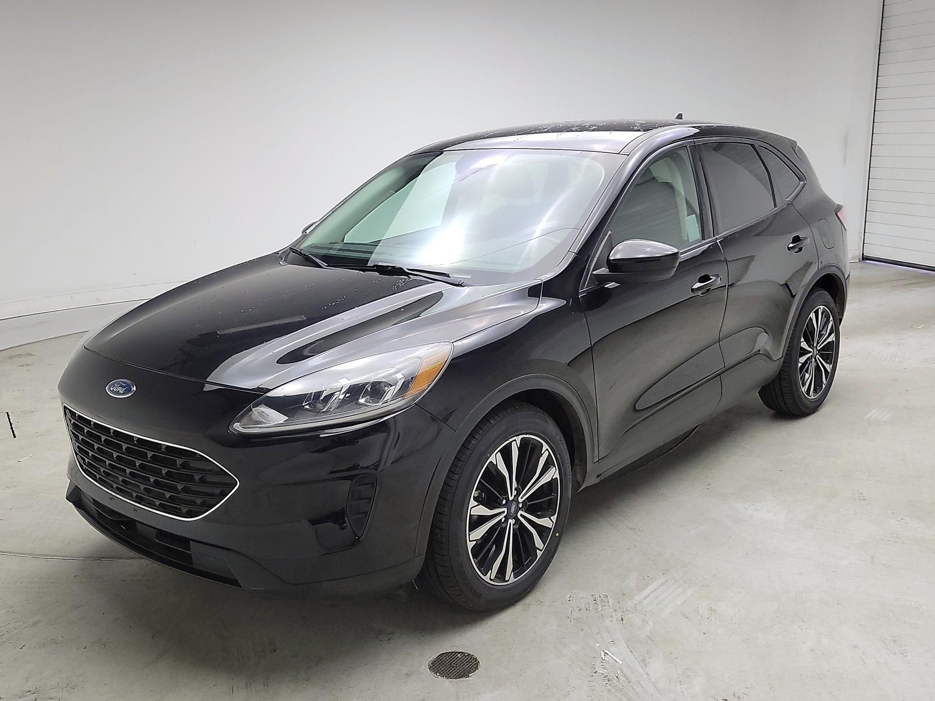 Thumbnail: 2021 Ford Escape - 3