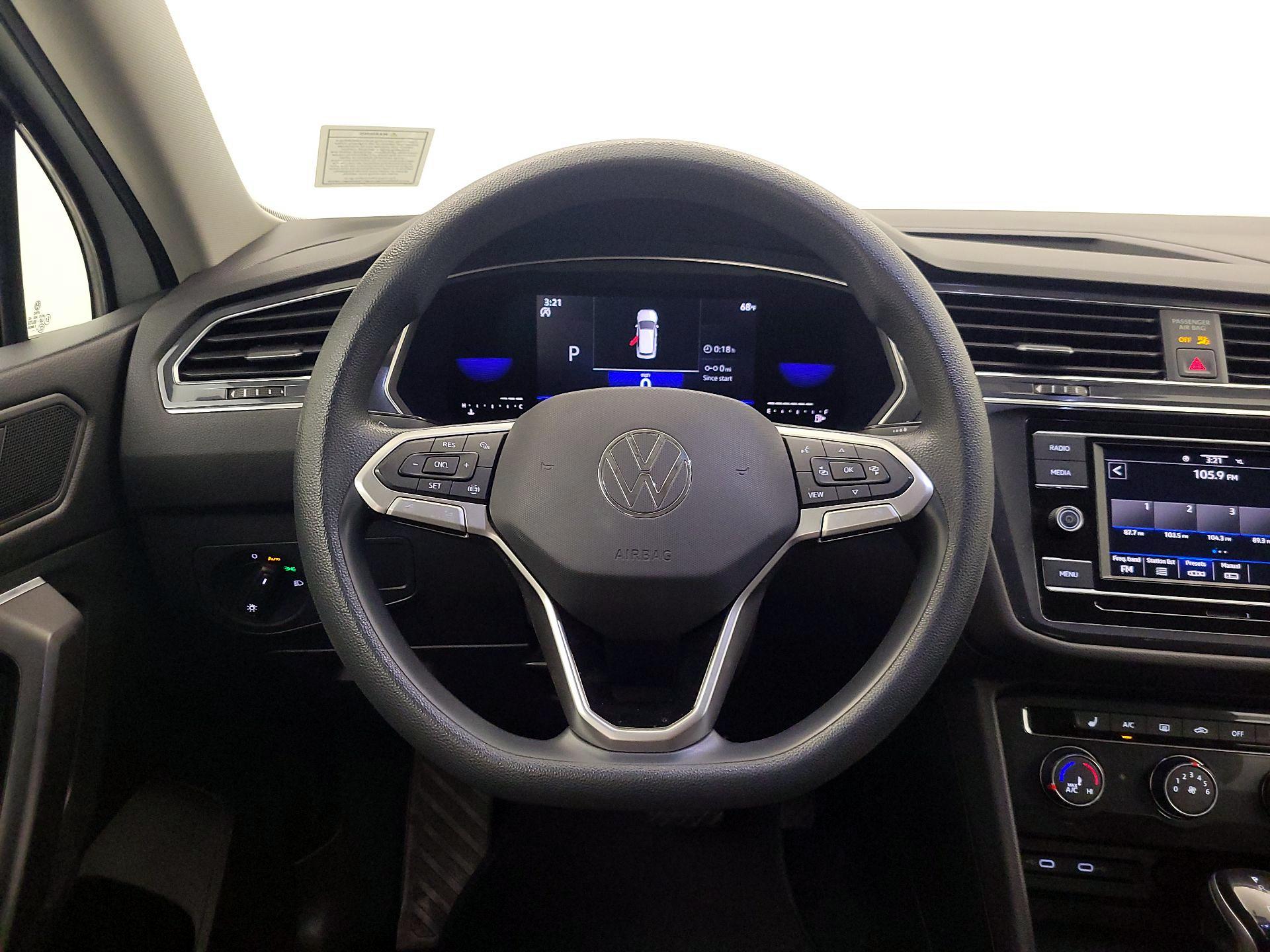 Thumbnail: 2022 Volkswagen Tiguan - 10