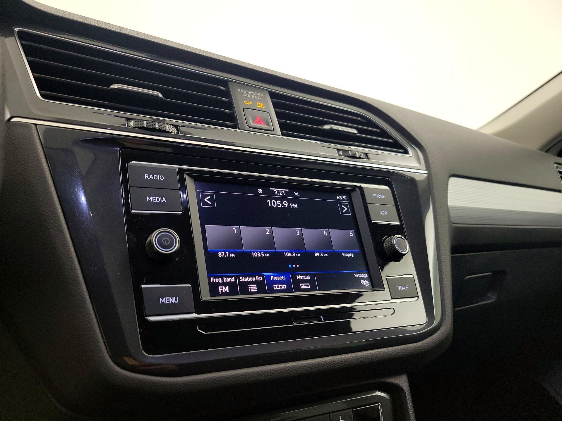 Thumbnail: 2022 Volkswagen Tiguan - 15