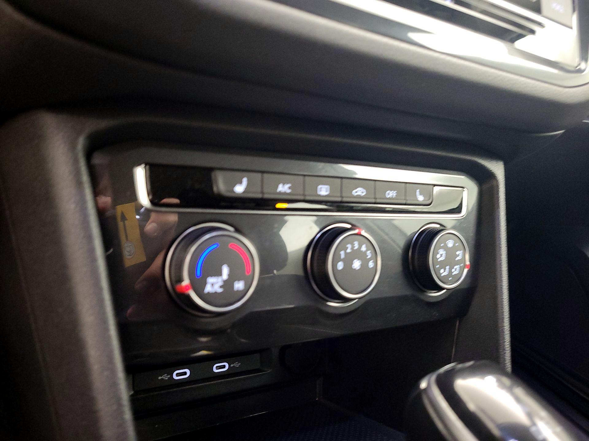 Thumbnail: 2022 Volkswagen Tiguan - 16