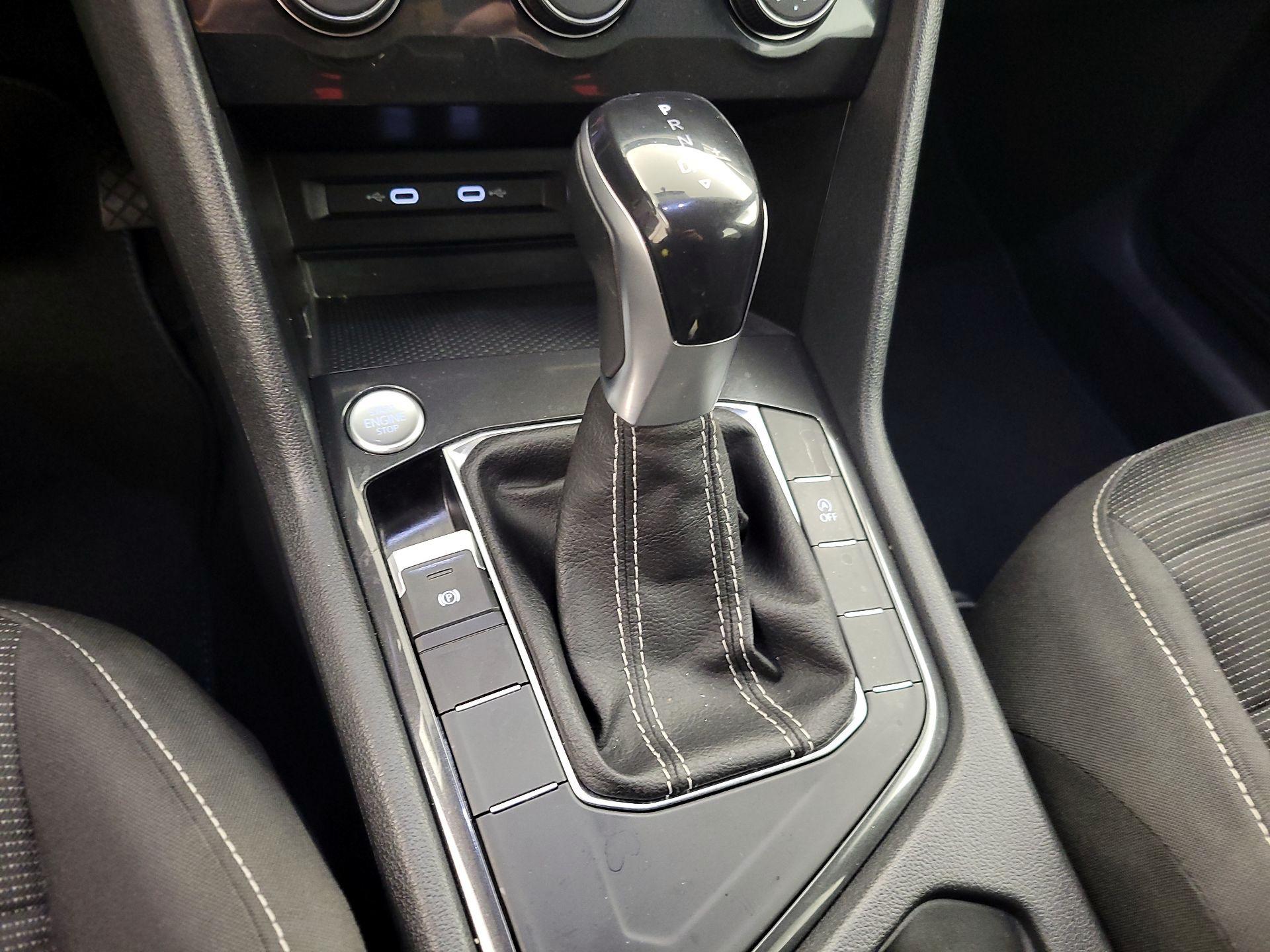 Thumbnail: 2022 Volkswagen Tiguan - 17