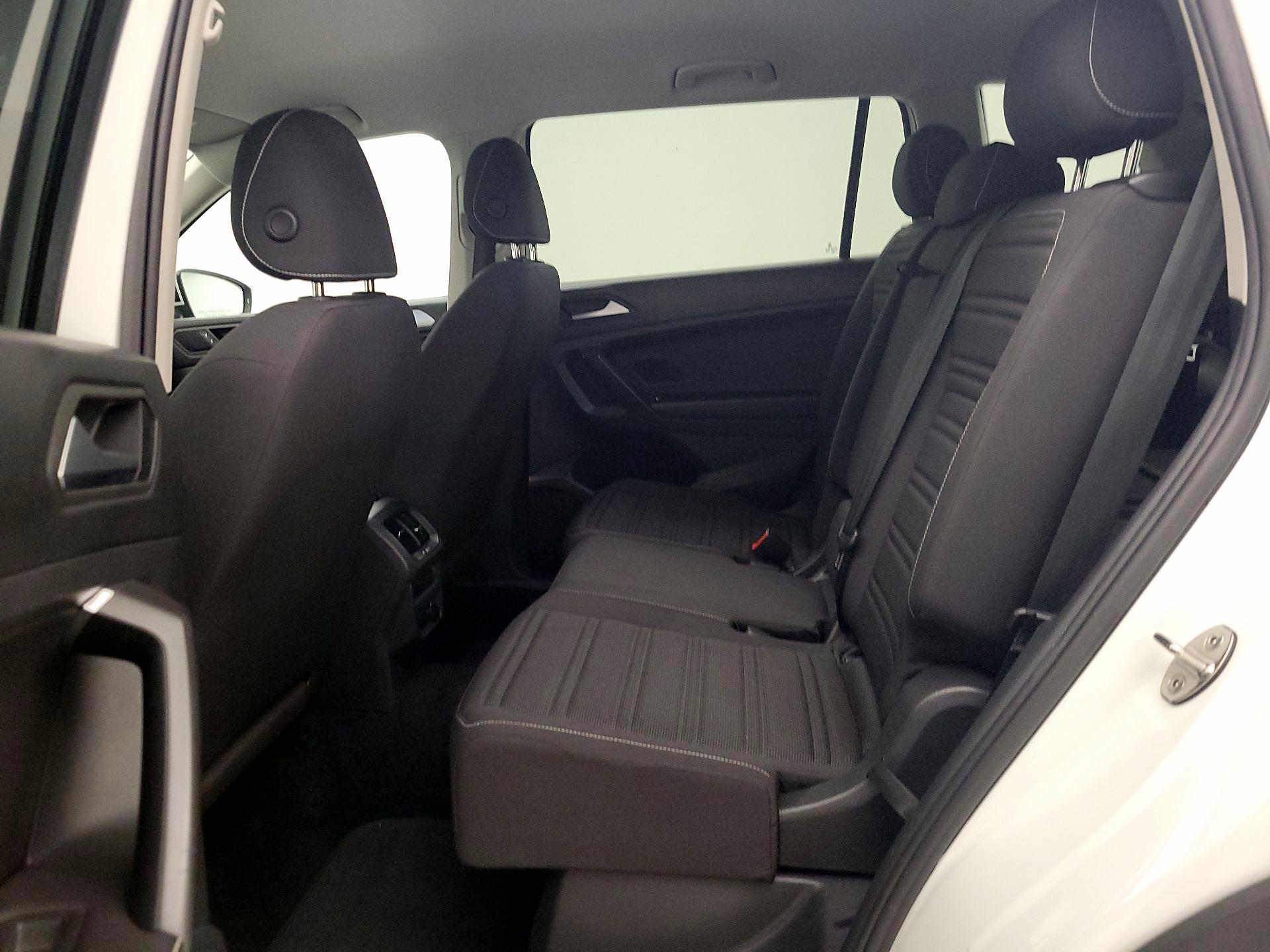 Thumbnail: 2022 Volkswagen Tiguan - 19