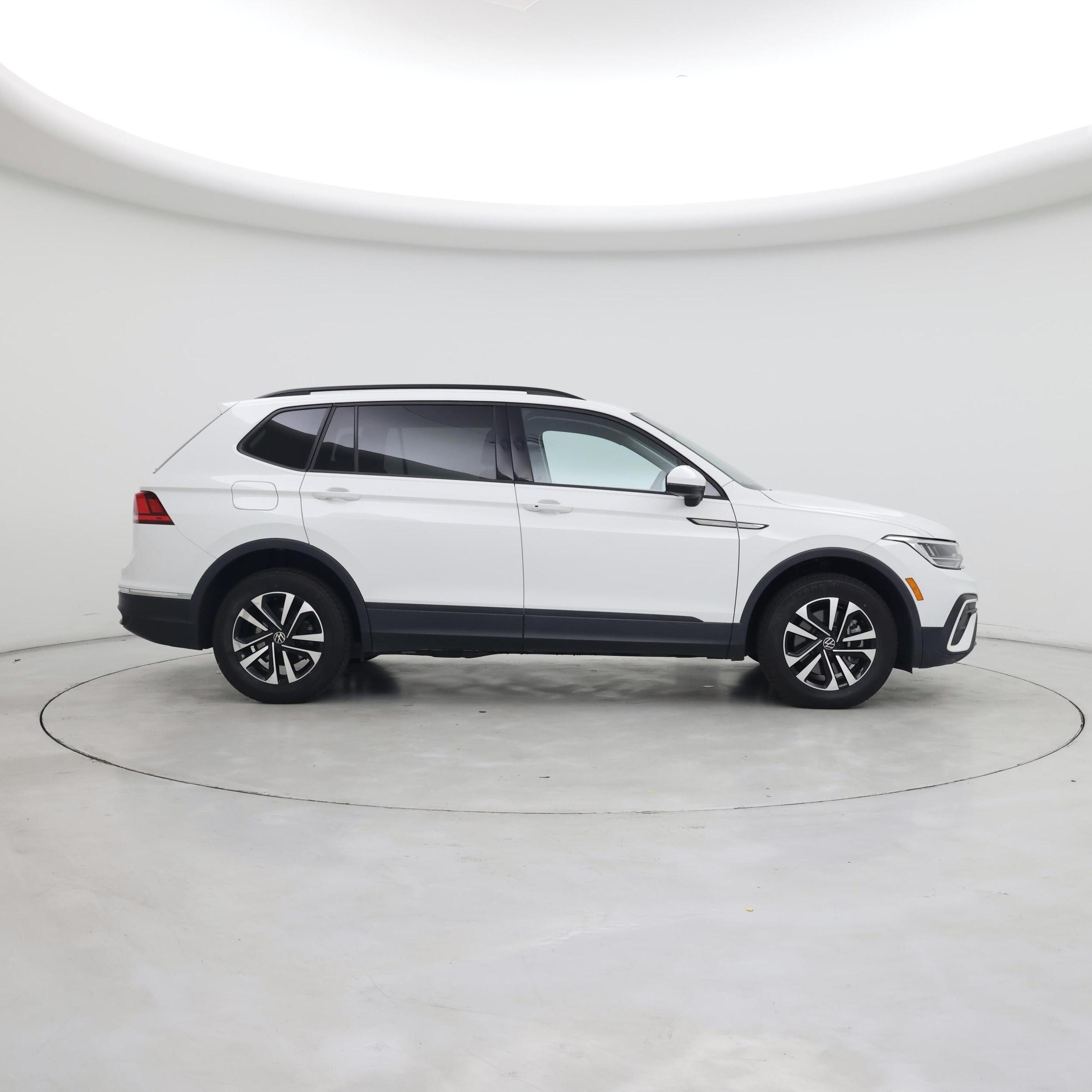 Thumbnail: 2022 Volkswagen Tiguan - 7