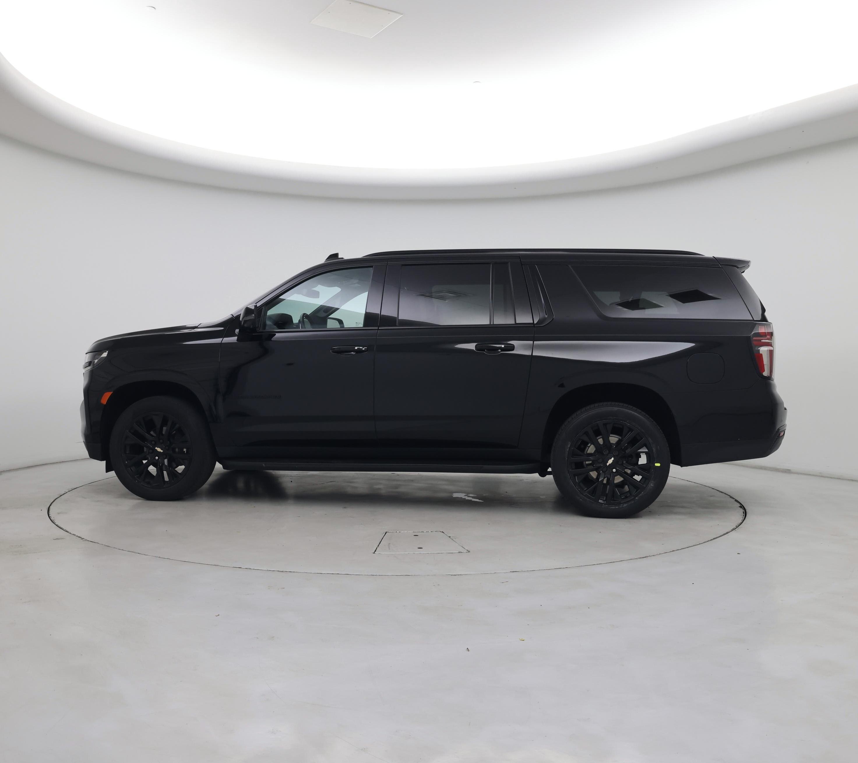 Thumbnail: 2023 Chevrolet Suburban - 3