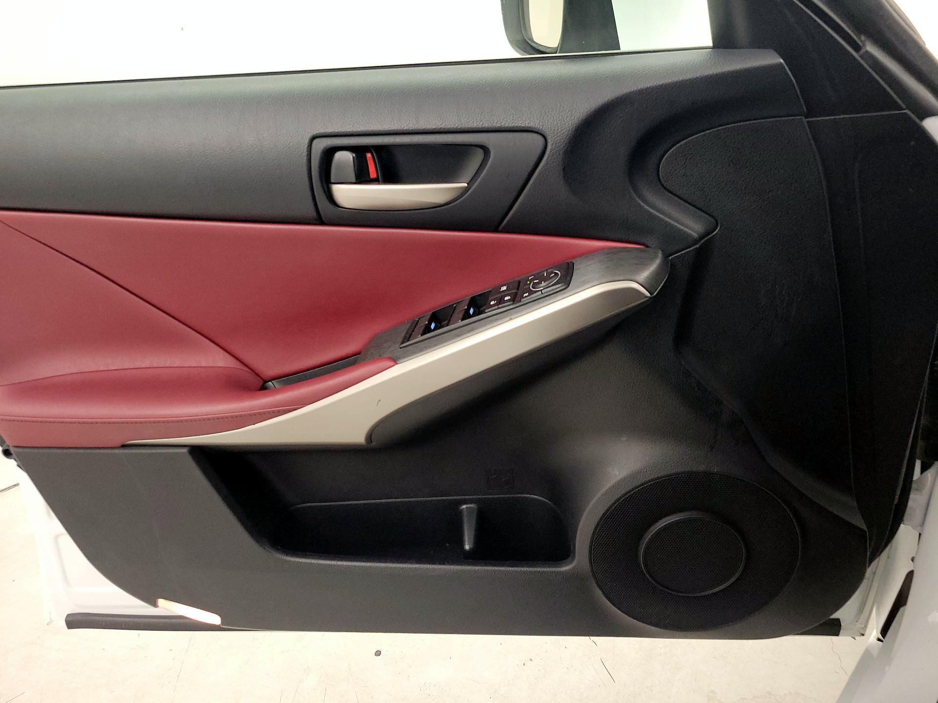 Thumbnail: 2019 Lexus IS - 12