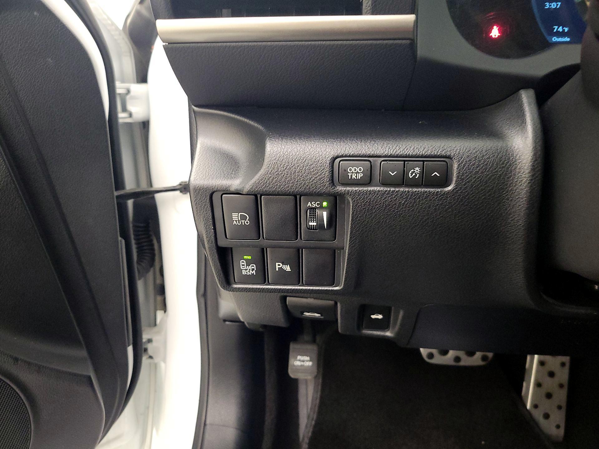 Thumbnail: 2019 Lexus IS - 13