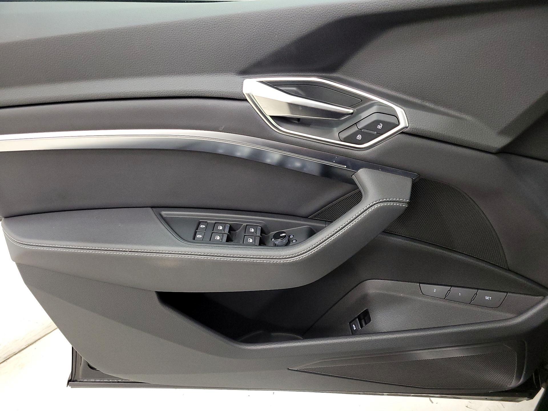 Thumbnail: 2024 Audi Q8 e-tron - 12