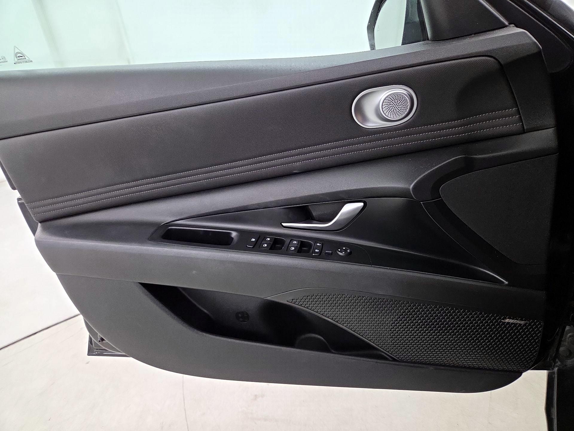 Thumbnail: 2022 Hyundai Elantra - 12