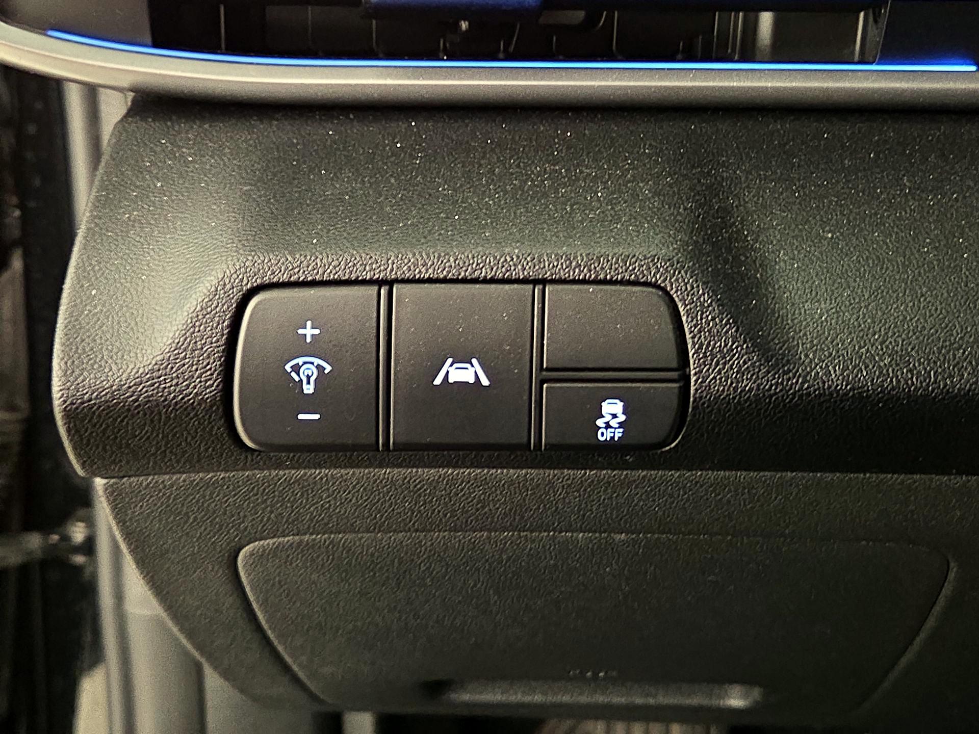 Thumbnail: 2022 Hyundai Elantra - 13