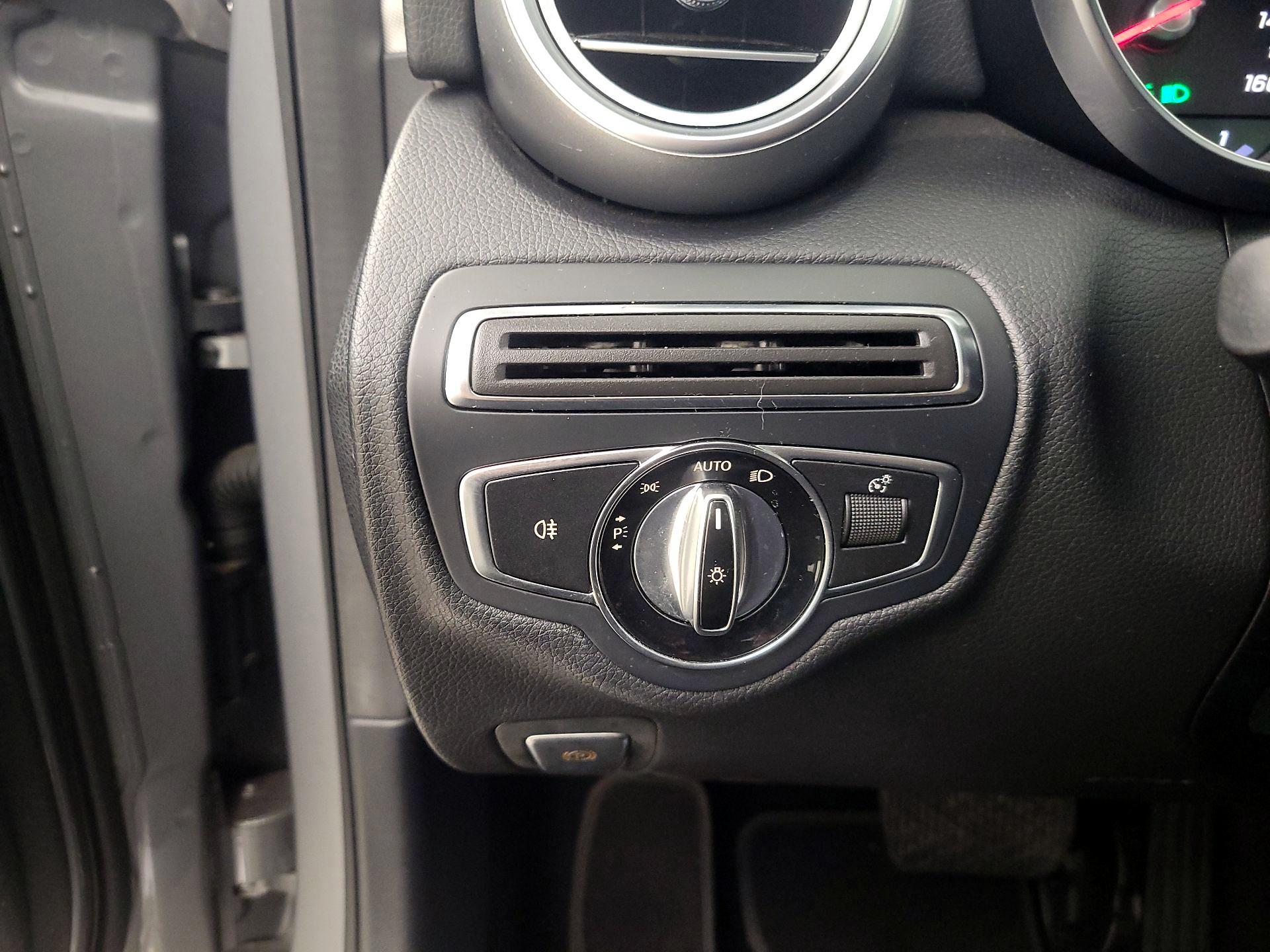 Thumbnail: 2015 Mercedes-Benz C-Class - 13