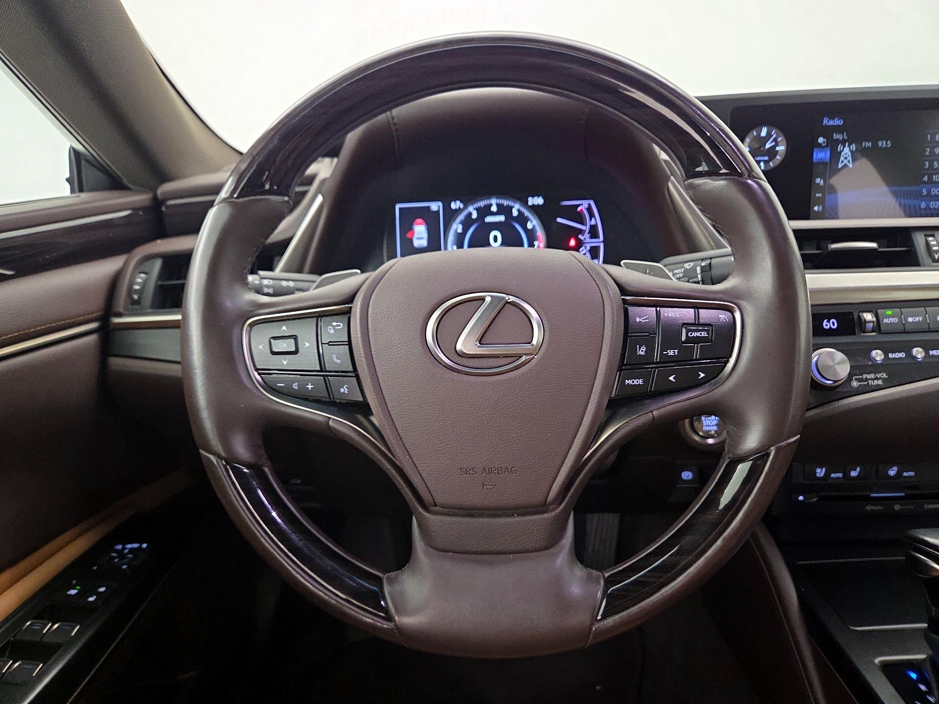 Thumbnail: 2021 Lexus ES - 10