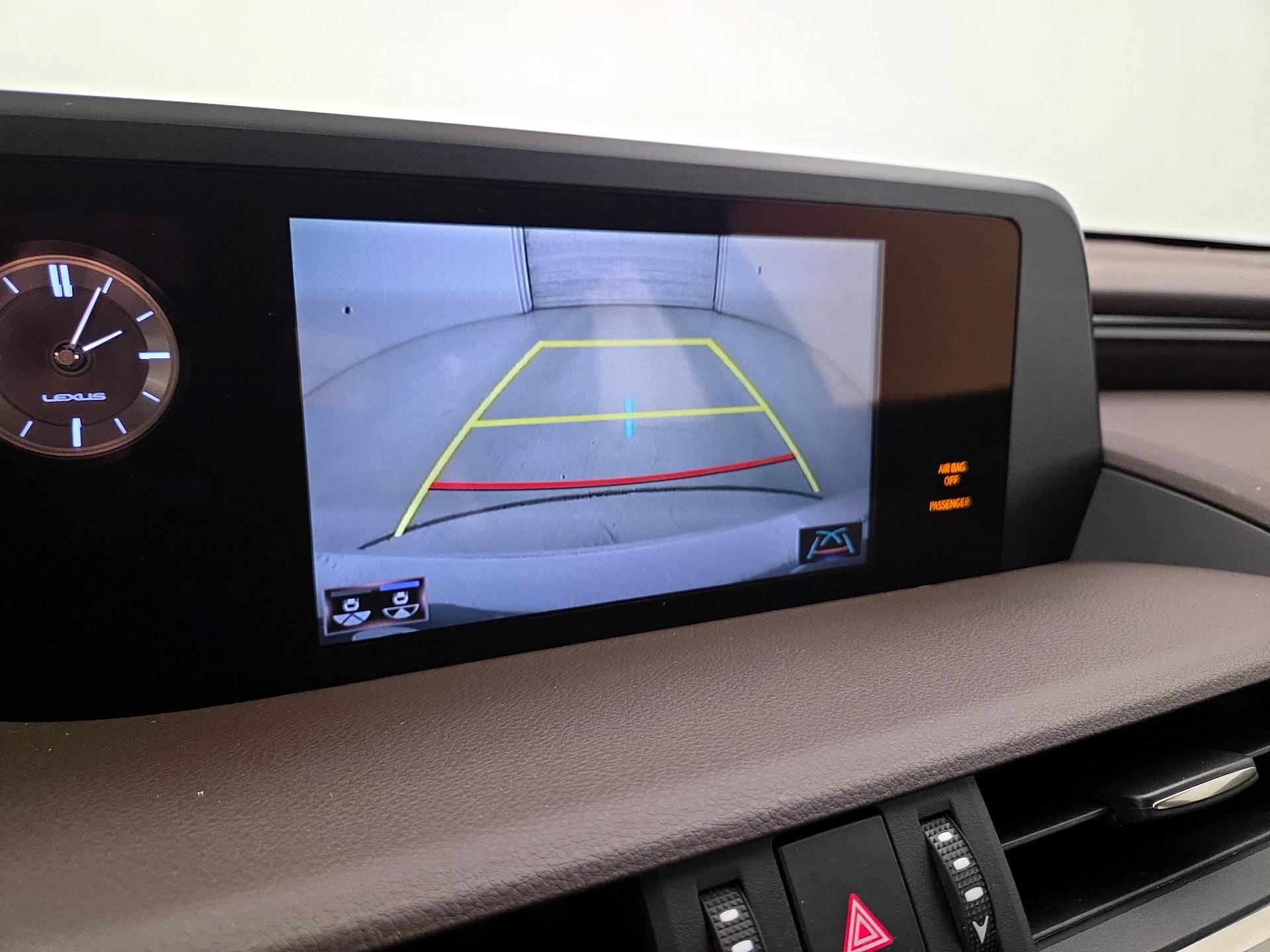 Thumbnail: 2021 Lexus ES - 14