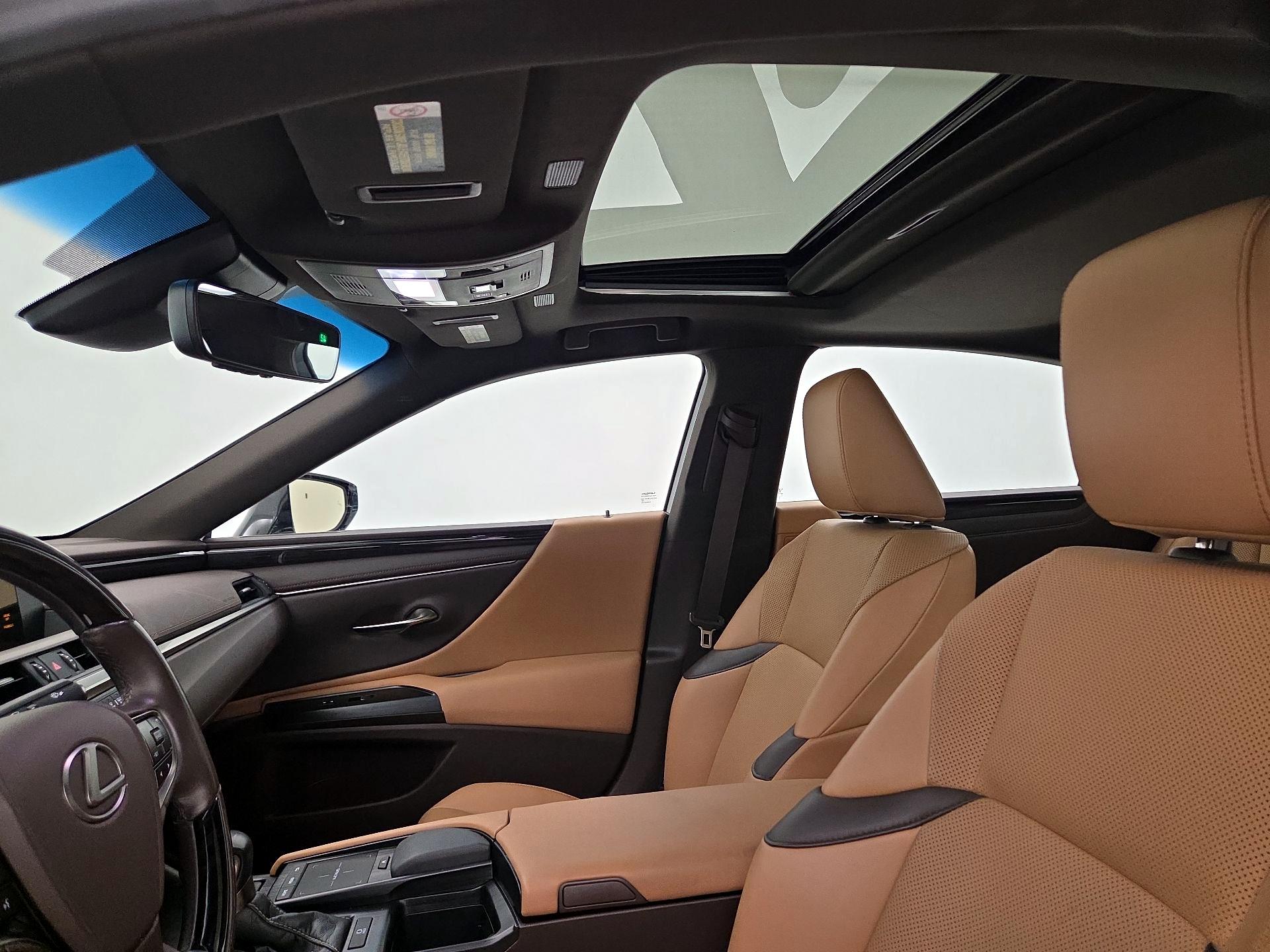 Thumbnail: 2021 Lexus ES - 19