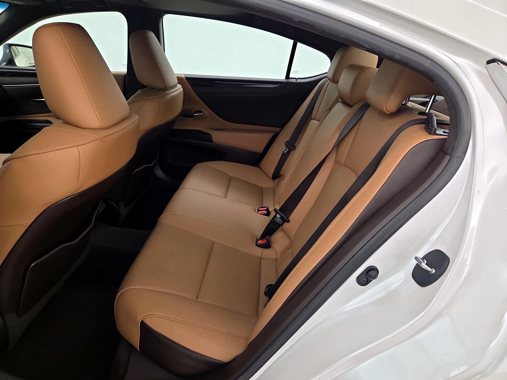 Thumbnail: 2021 Lexus ES - 20