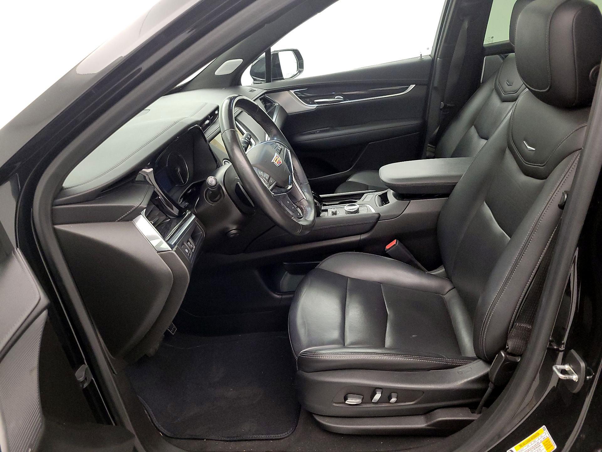 Thumbnail: 2023 Cadillac XT5 - 11