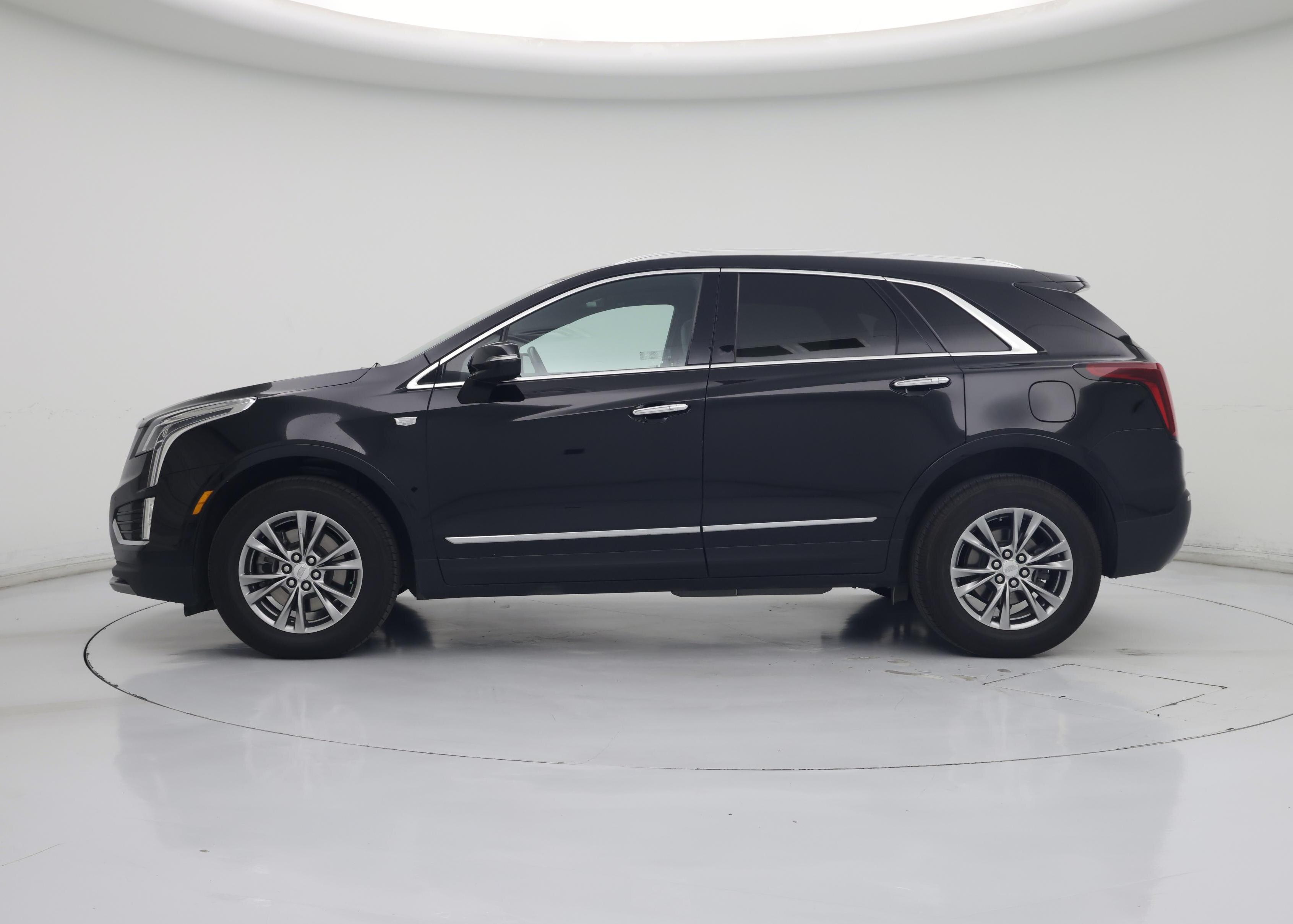 Thumbnail: 2023 Cadillac XT5 - 3