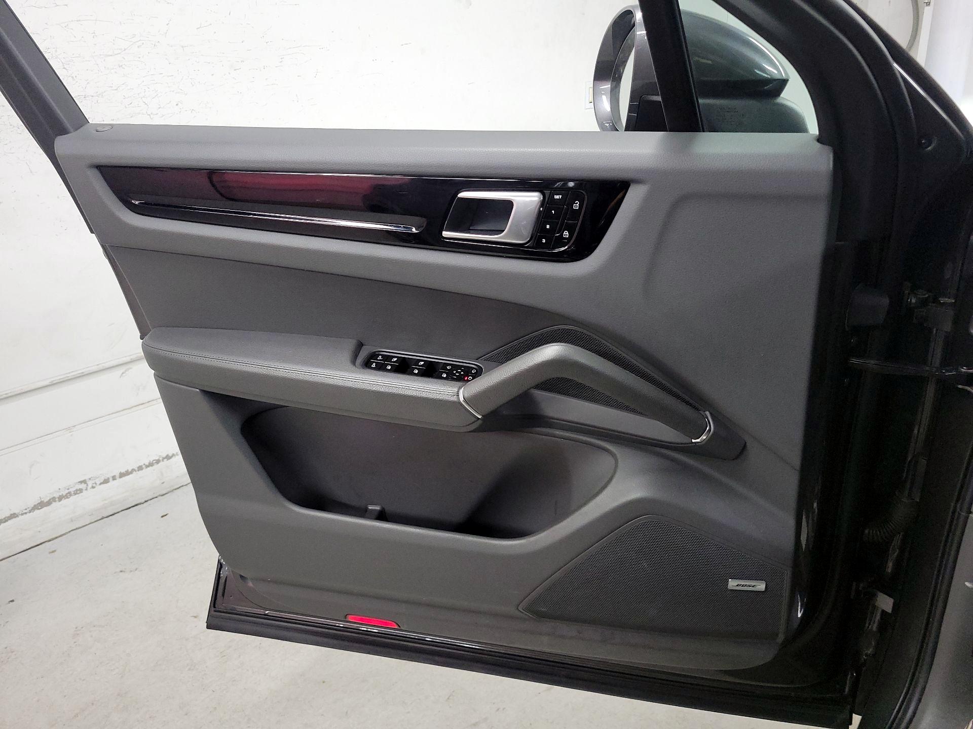 Thumbnail: 2021 Porsche Cayenne - 12