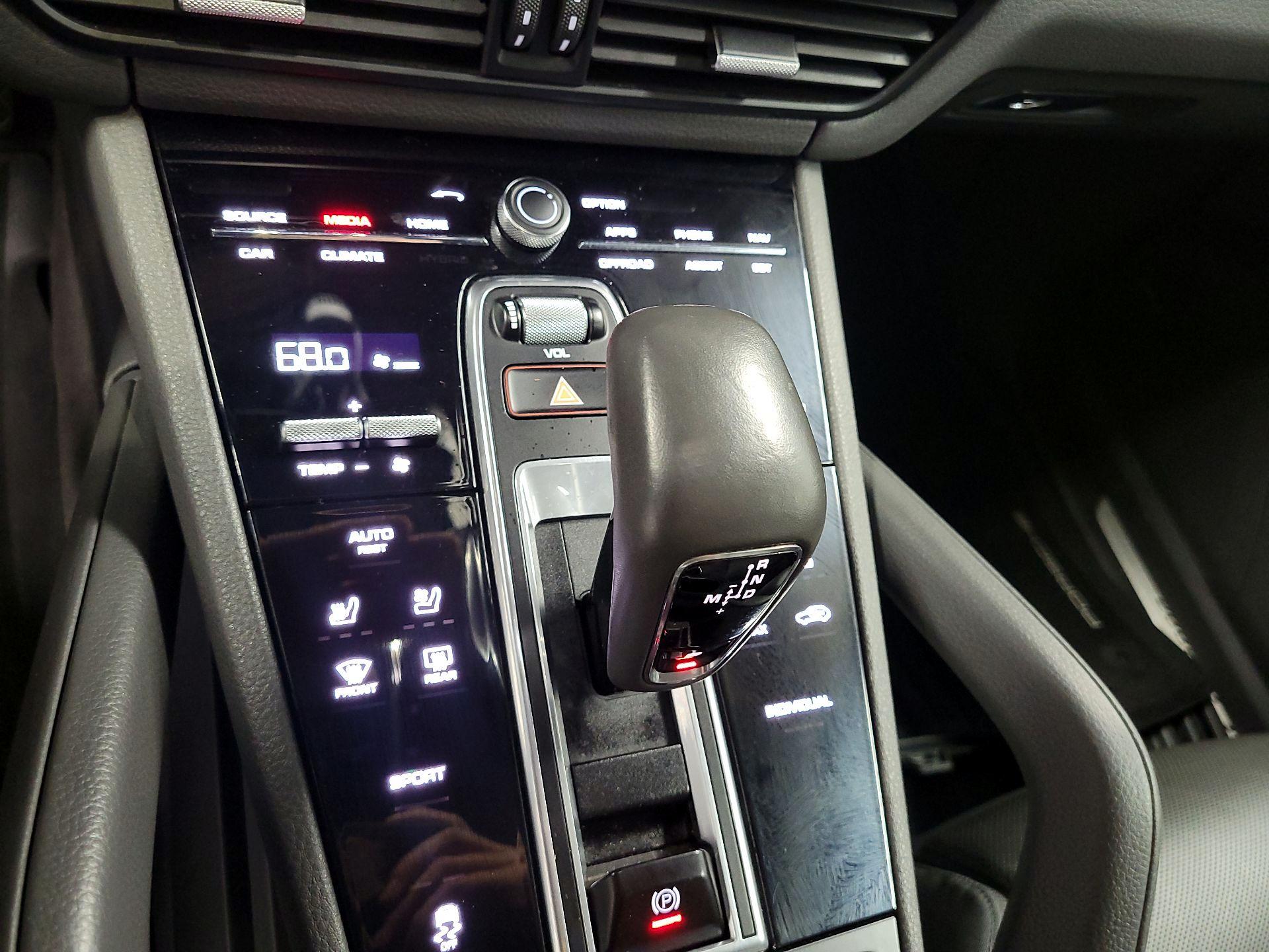 Thumbnail: 2021 Porsche Cayenne - 15