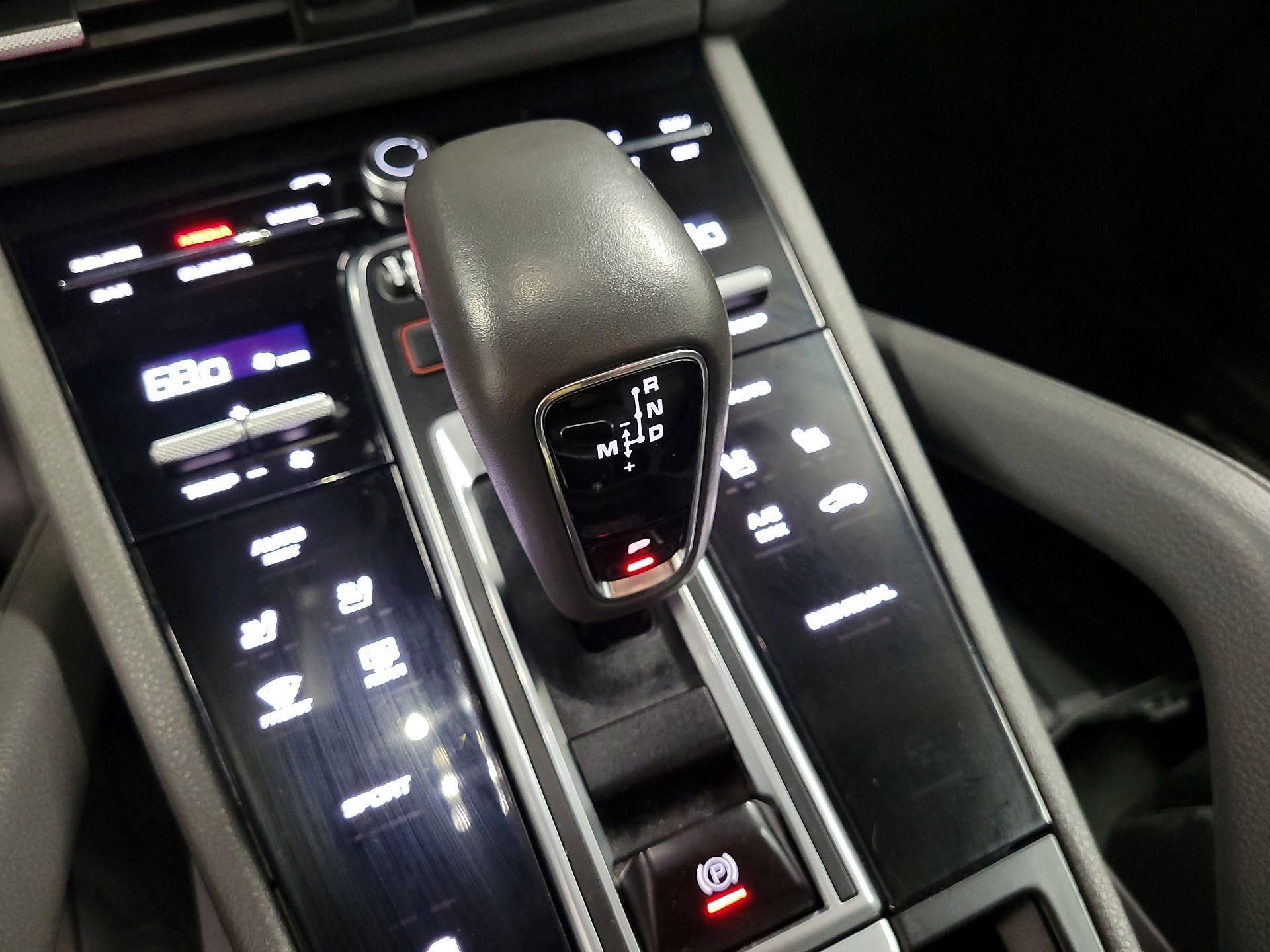 Thumbnail: 2021 Porsche Cayenne - 16