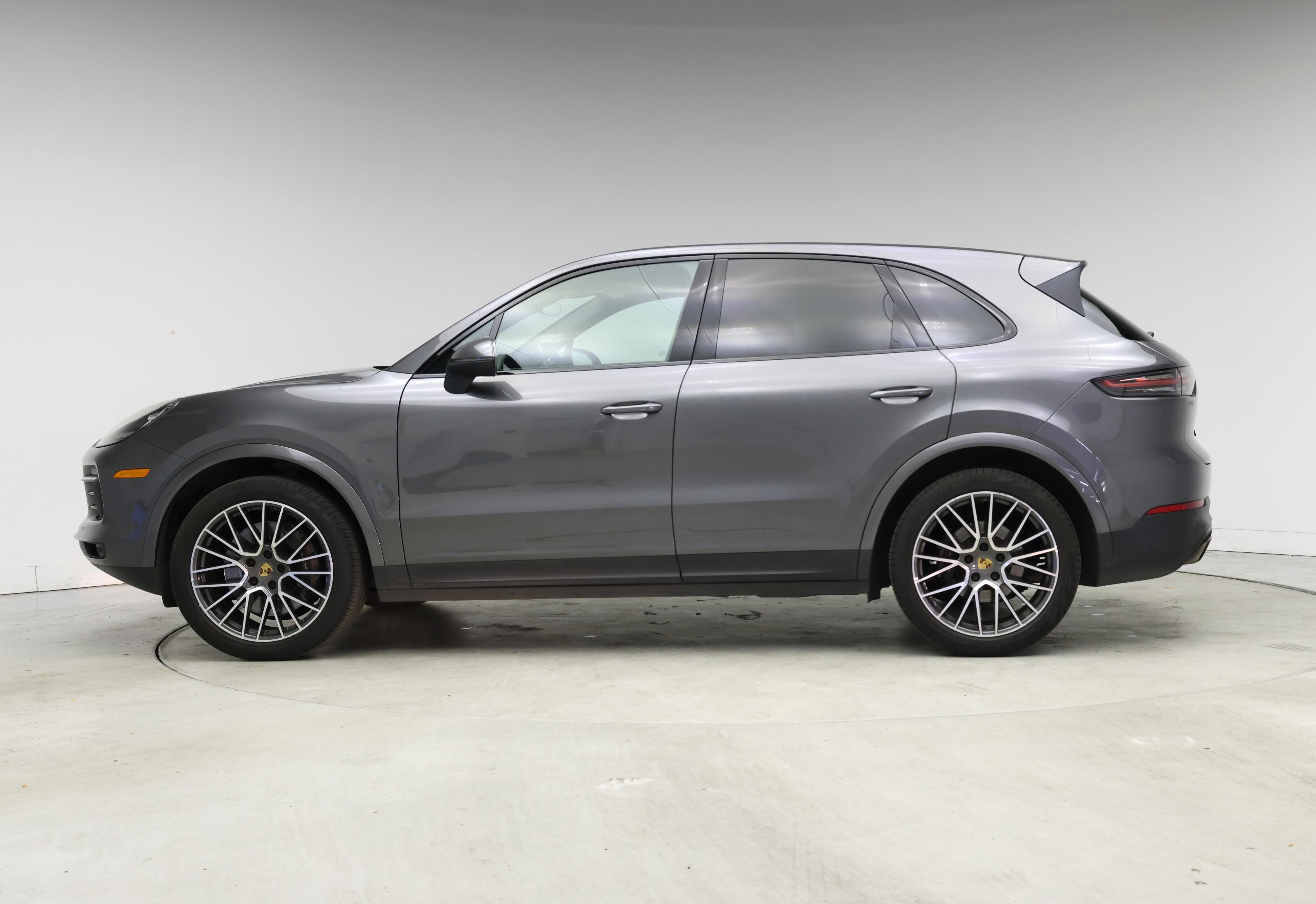 Thumbnail: 2021 Porsche Cayenne - 3