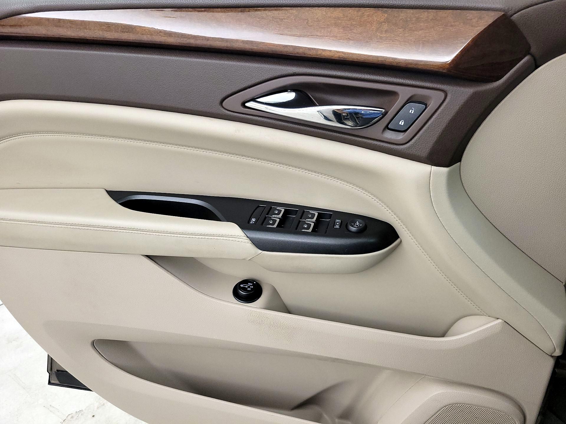 Thumbnail: 2016 Cadillac SRX - 12