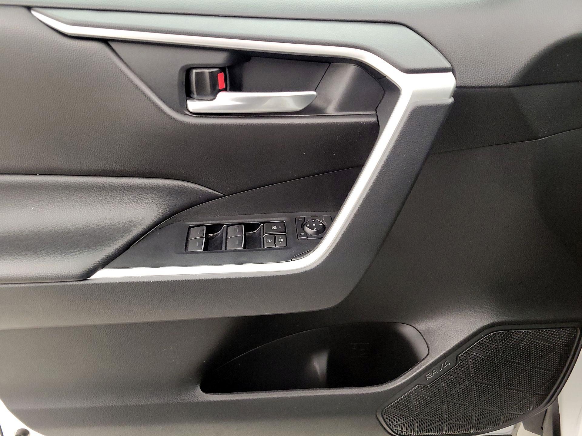 Thumbnail: 2023 Toyota RAV4 - 12