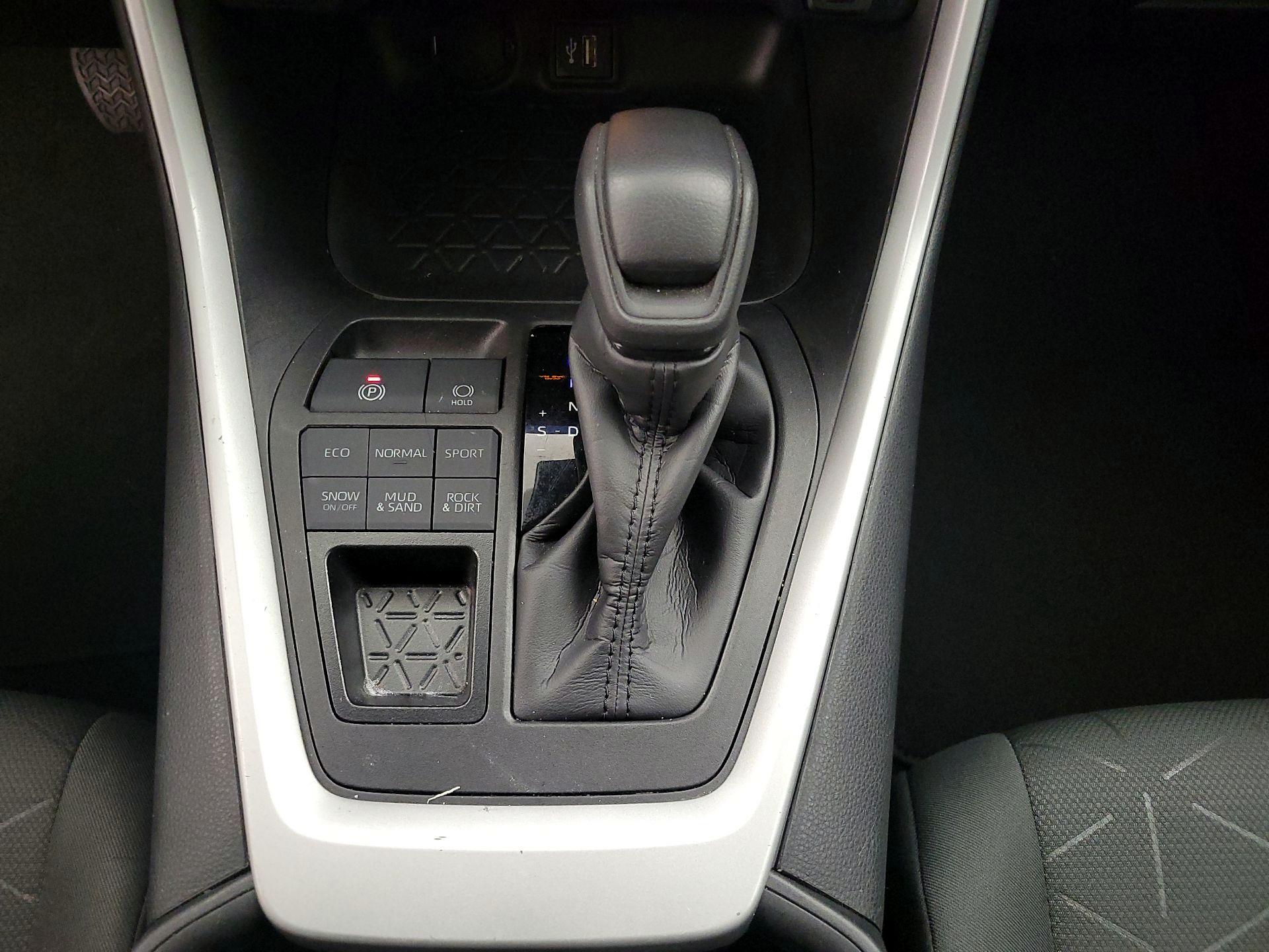 Thumbnail: 2023 Toyota RAV4 - 17