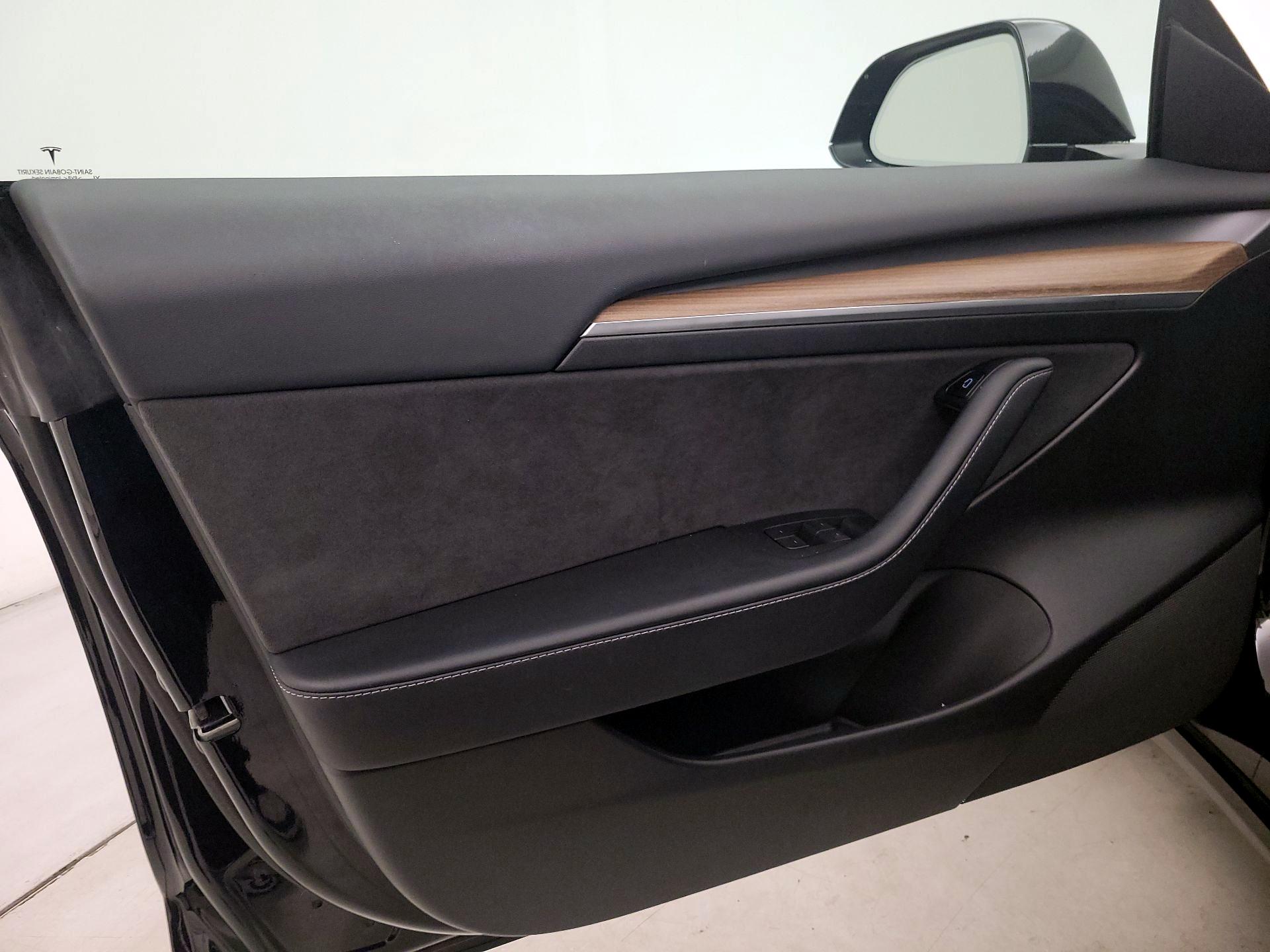 Thumbnail: 2022 Tesla Model 3 - 12