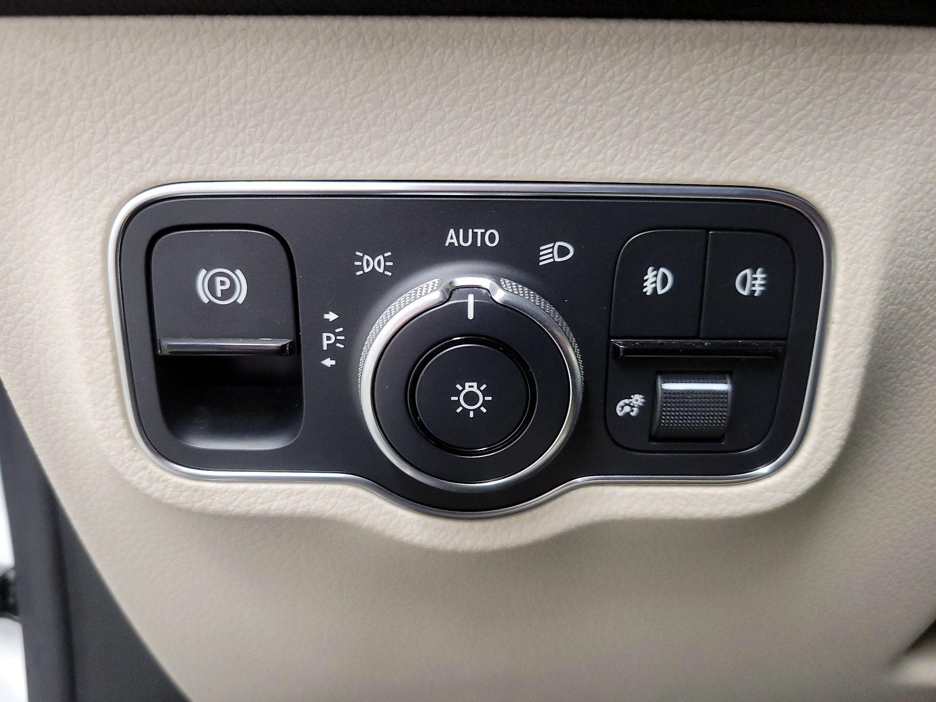 Thumbnail: 2021 Mercedes-Benz GLB - 13