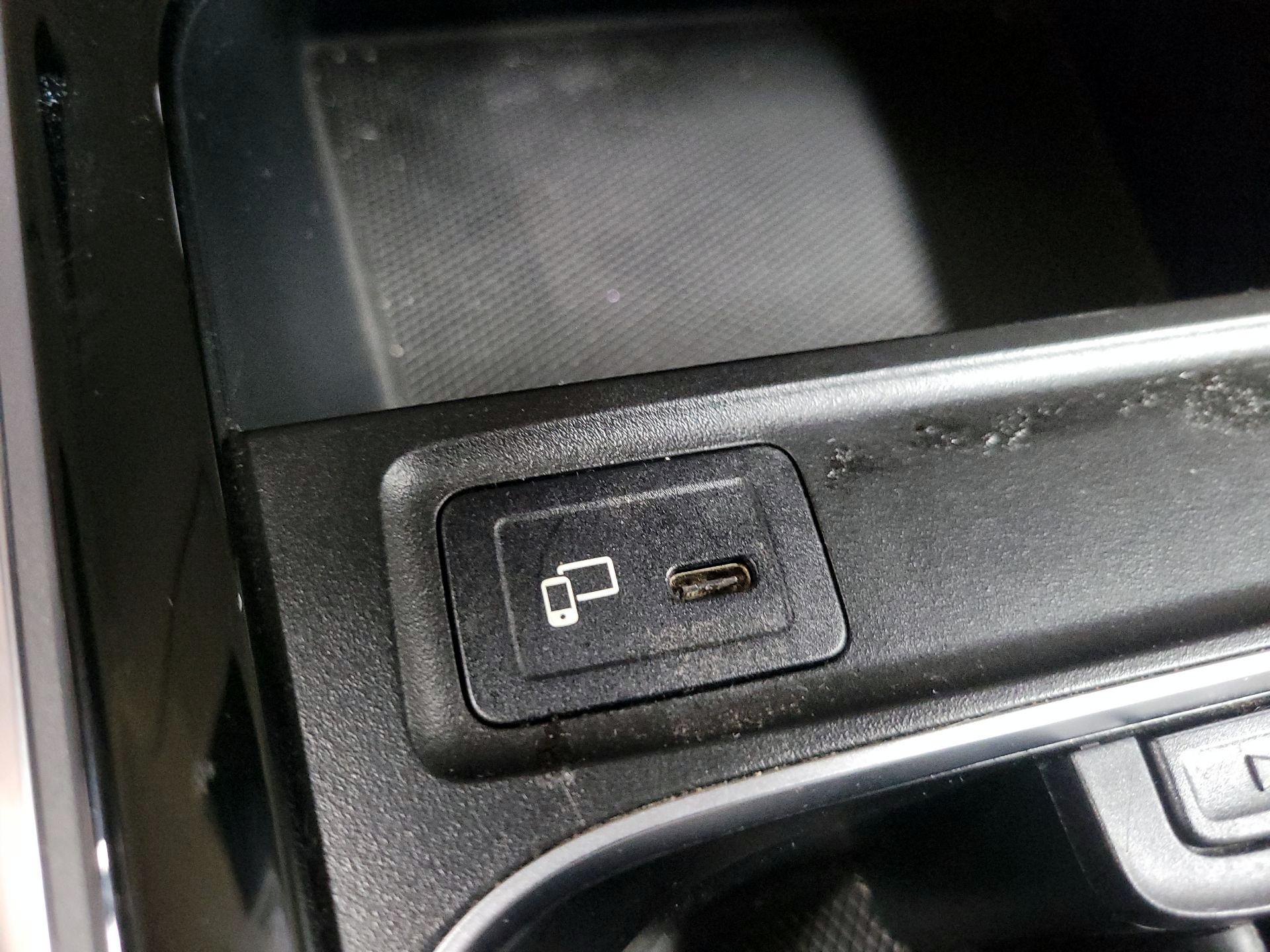 Thumbnail: 2021 Mercedes-Benz GLB - 18