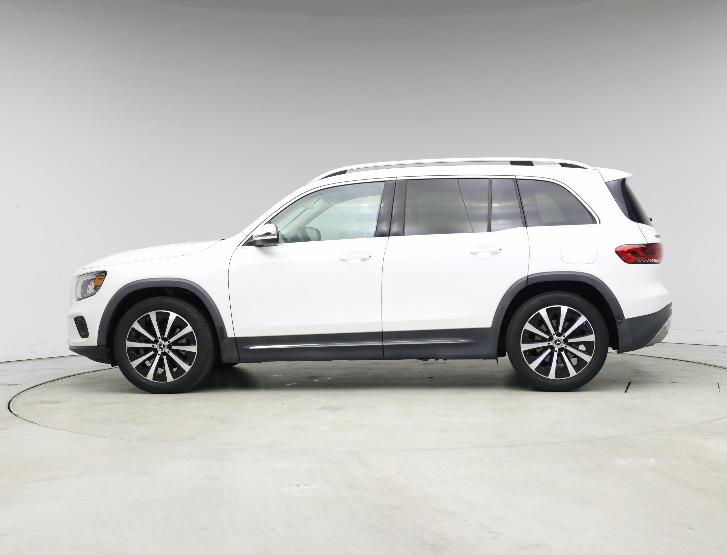 Thumbnail: 2021 Mercedes-Benz GLB - 3