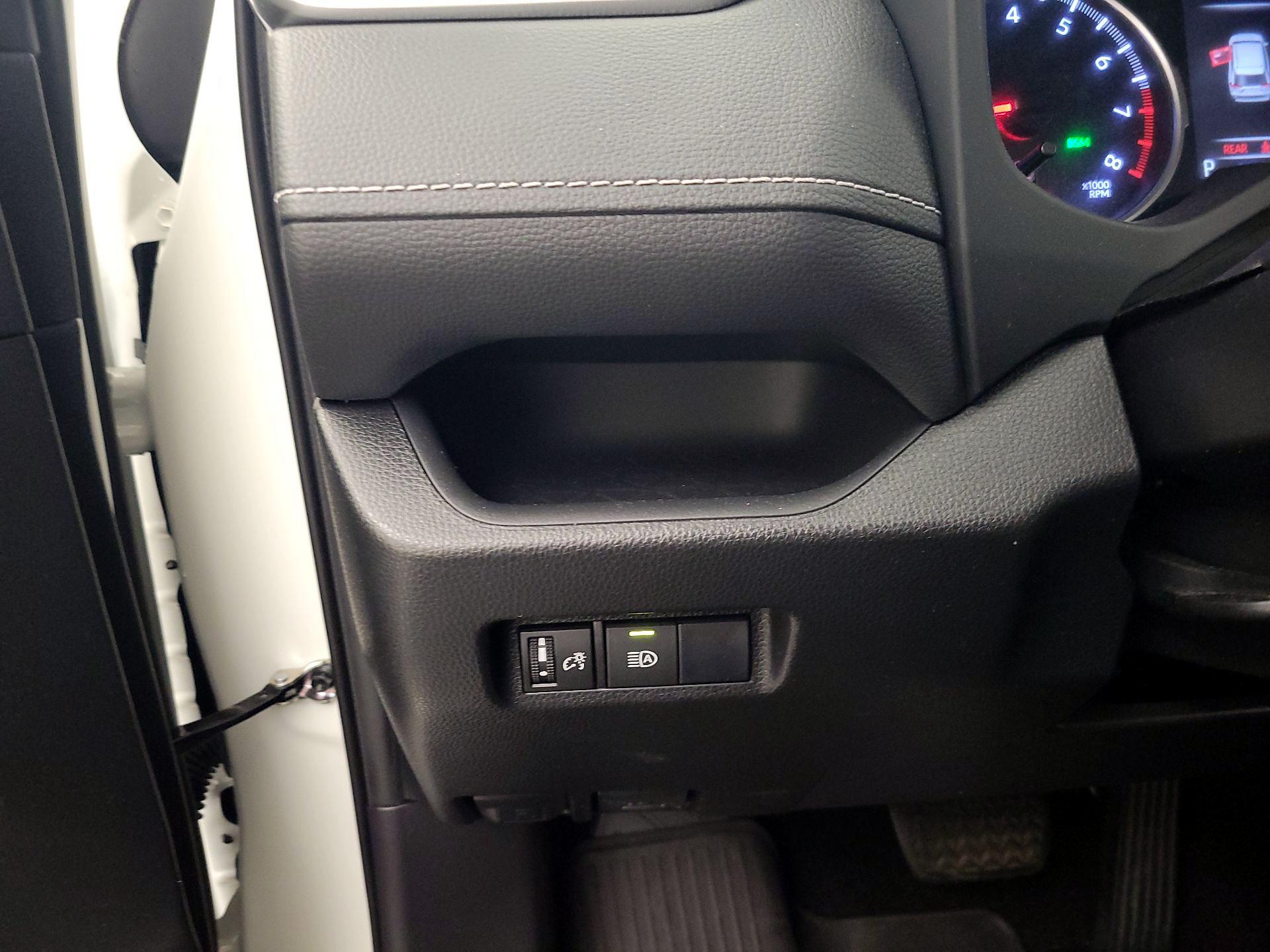 Thumbnail: 2019 Toyota RAV4 - 13