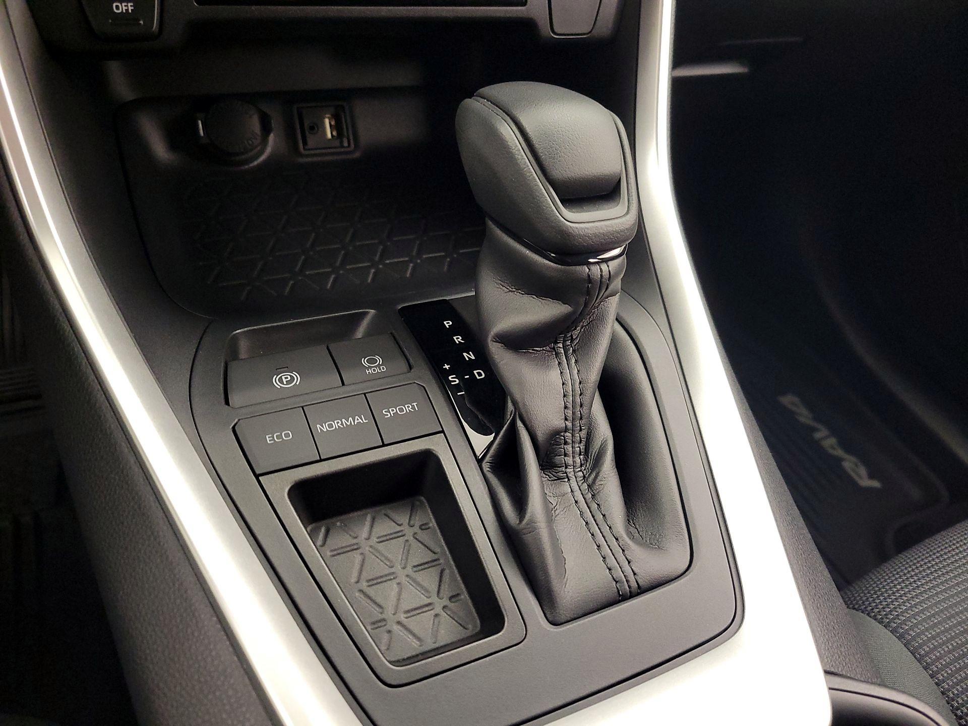 Thumbnail: 2019 Toyota RAV4 - 17