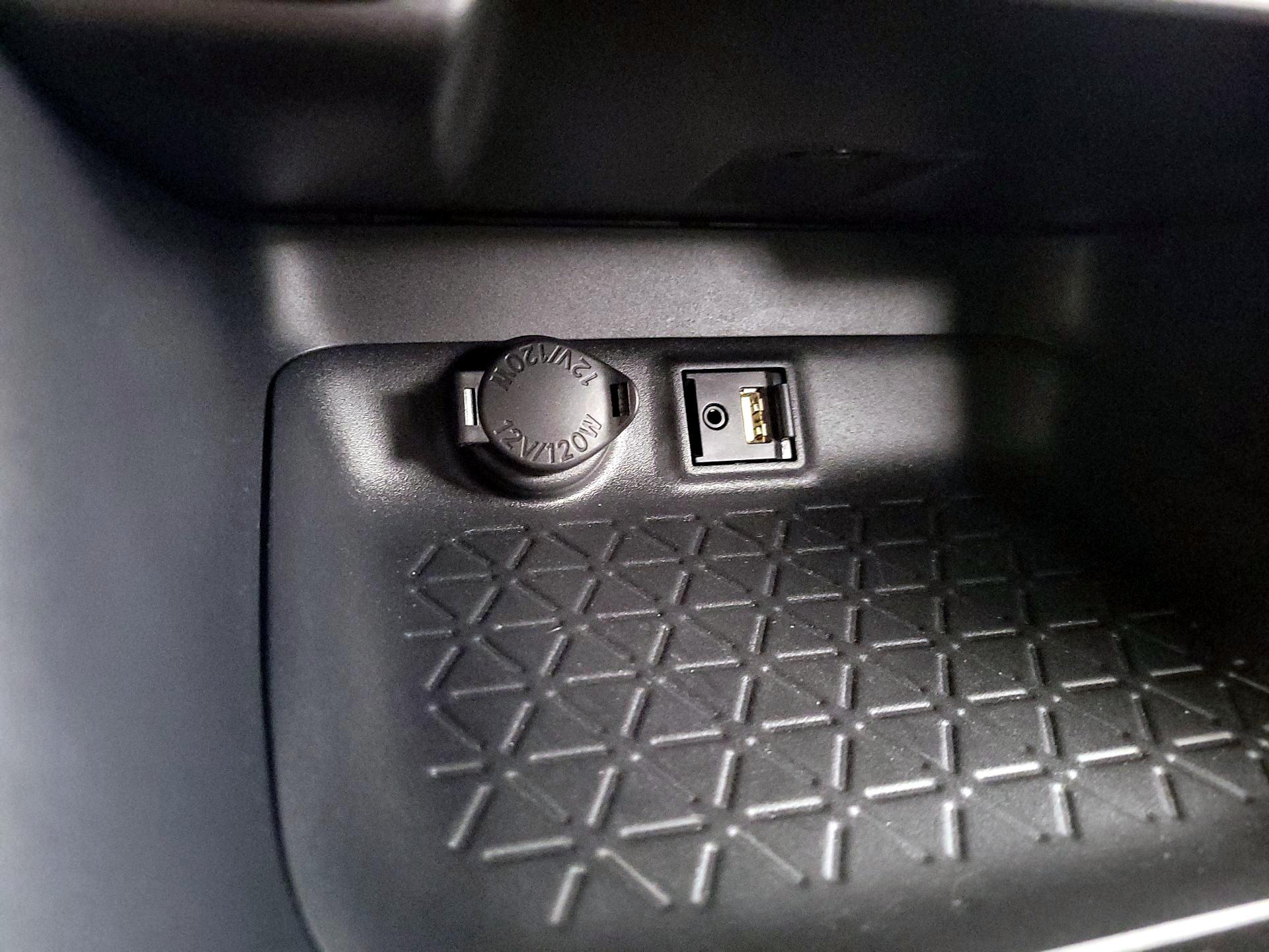 Thumbnail: 2019 Toyota RAV4 - 18