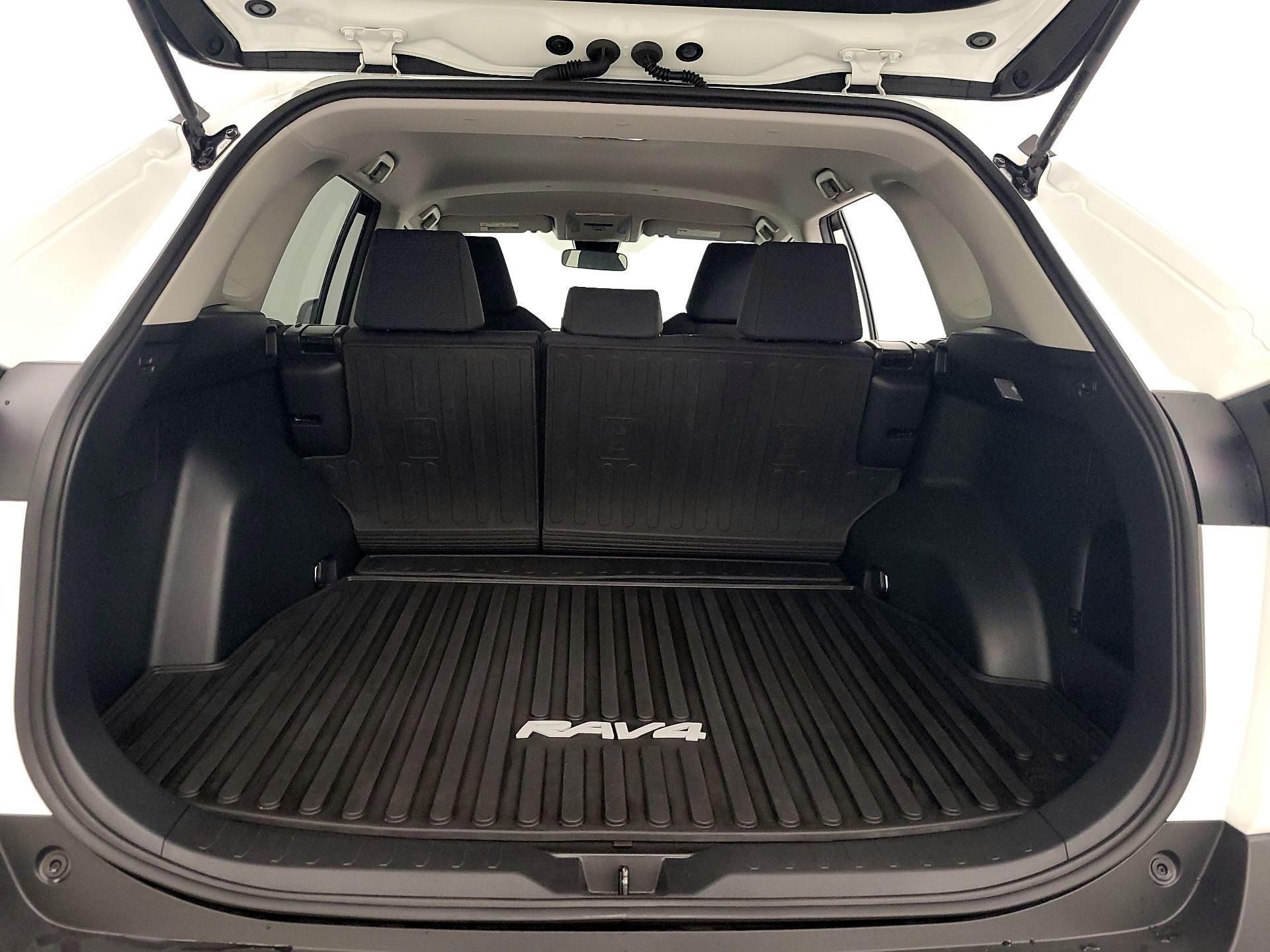 Thumbnail: 2019 Toyota RAV4 - 20