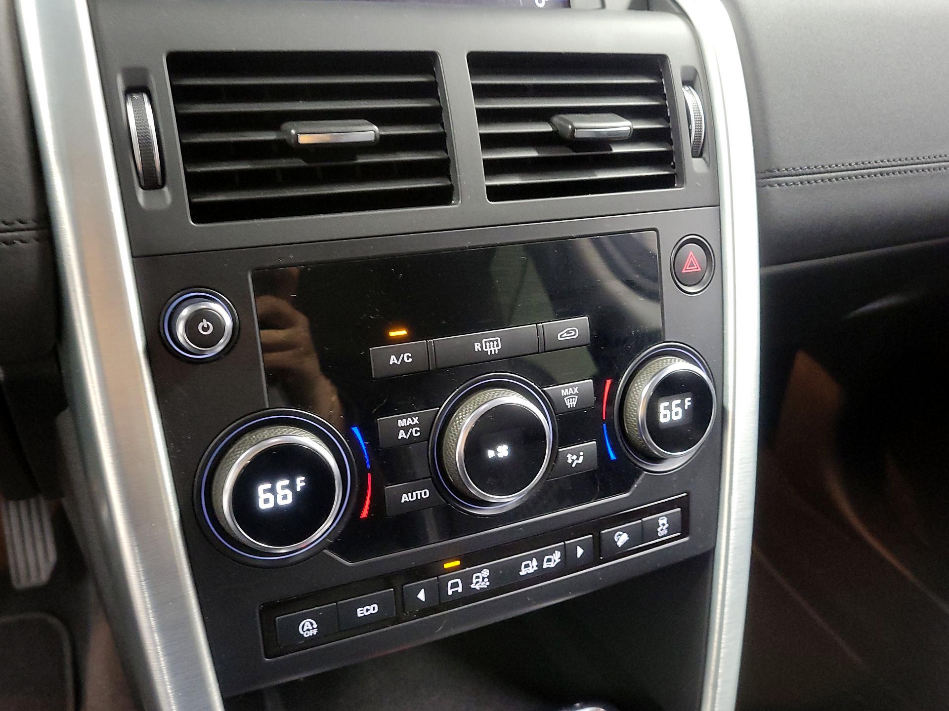 Thumbnail: 2019 Land Rover Discovery Sport - 15