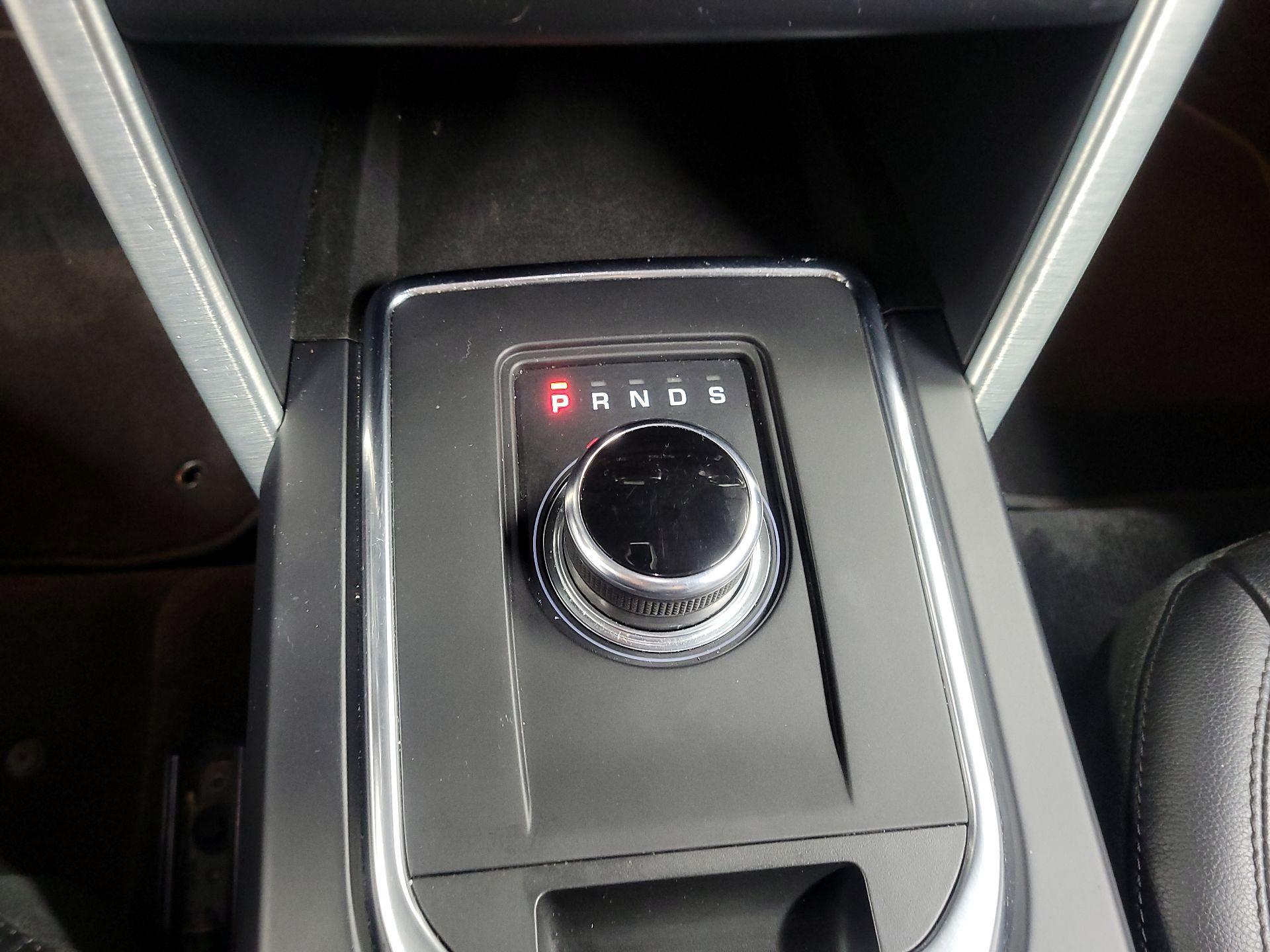 Thumbnail: 2019 Land Rover Discovery Sport - 16