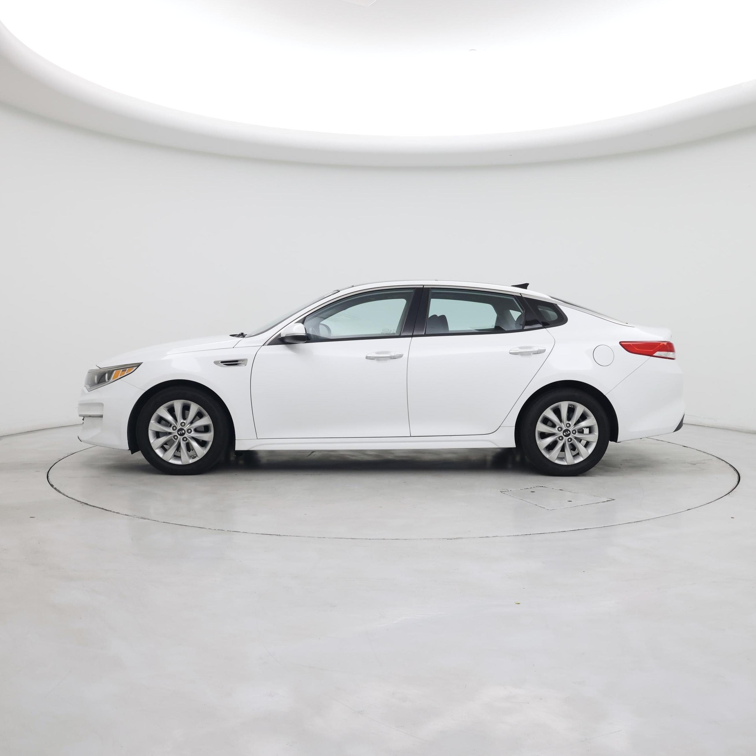 Thumbnail: 2017 Kia Optima - 3