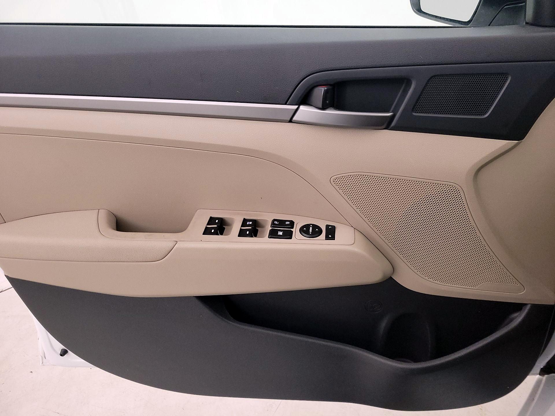 Thumbnail: 2018 Hyundai Elantra - 12