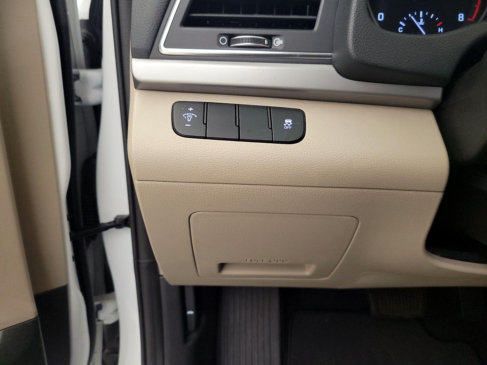 Thumbnail: 2018 Hyundai Elantra - 13