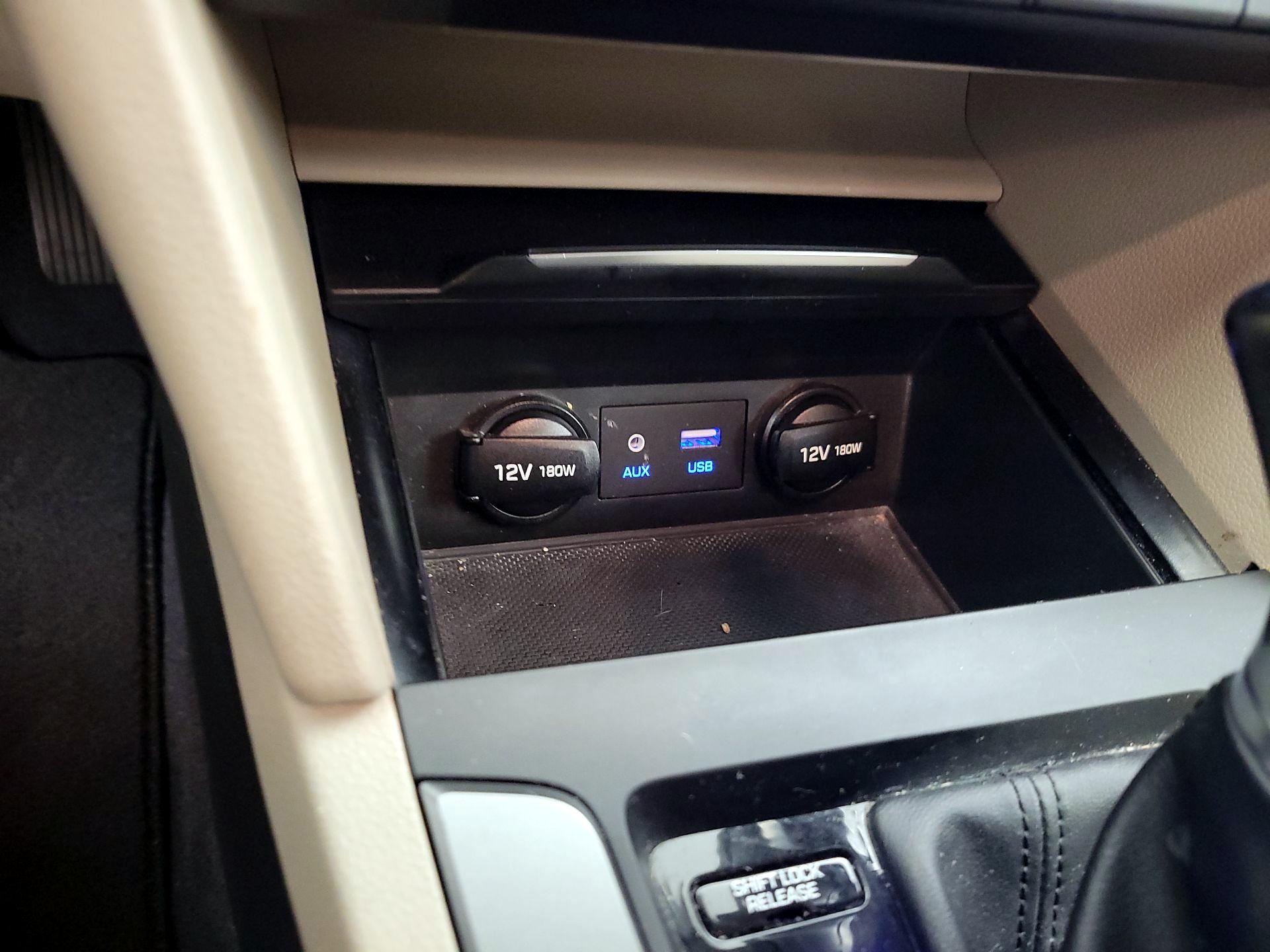 Thumbnail: 2018 Hyundai Elantra - 17