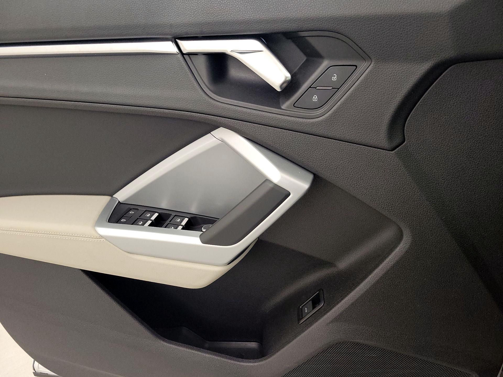 Thumbnail: 2021 Audi Q3 - 12